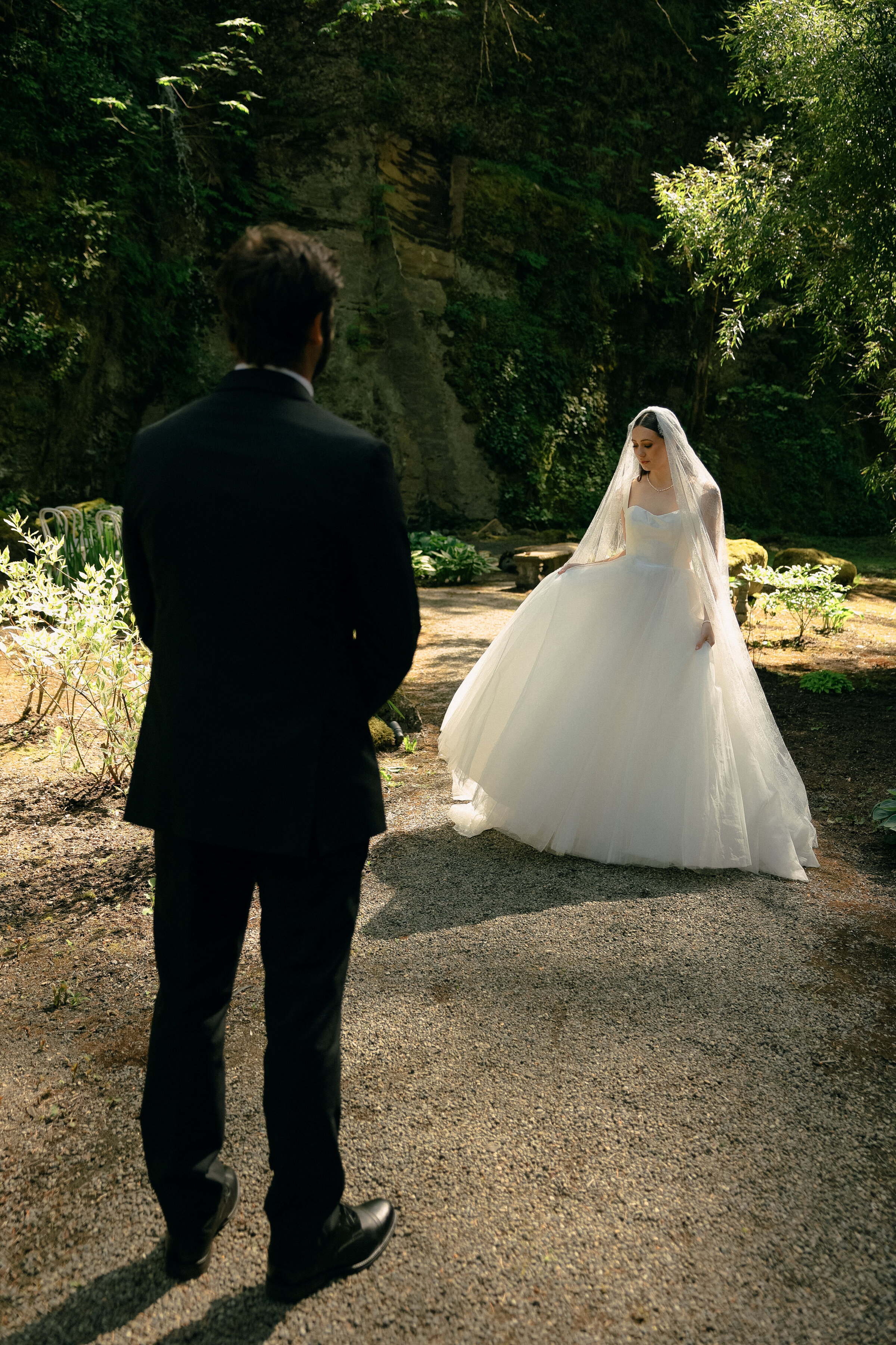 Oregon Forest First Look – Bride Walking Toward Groom