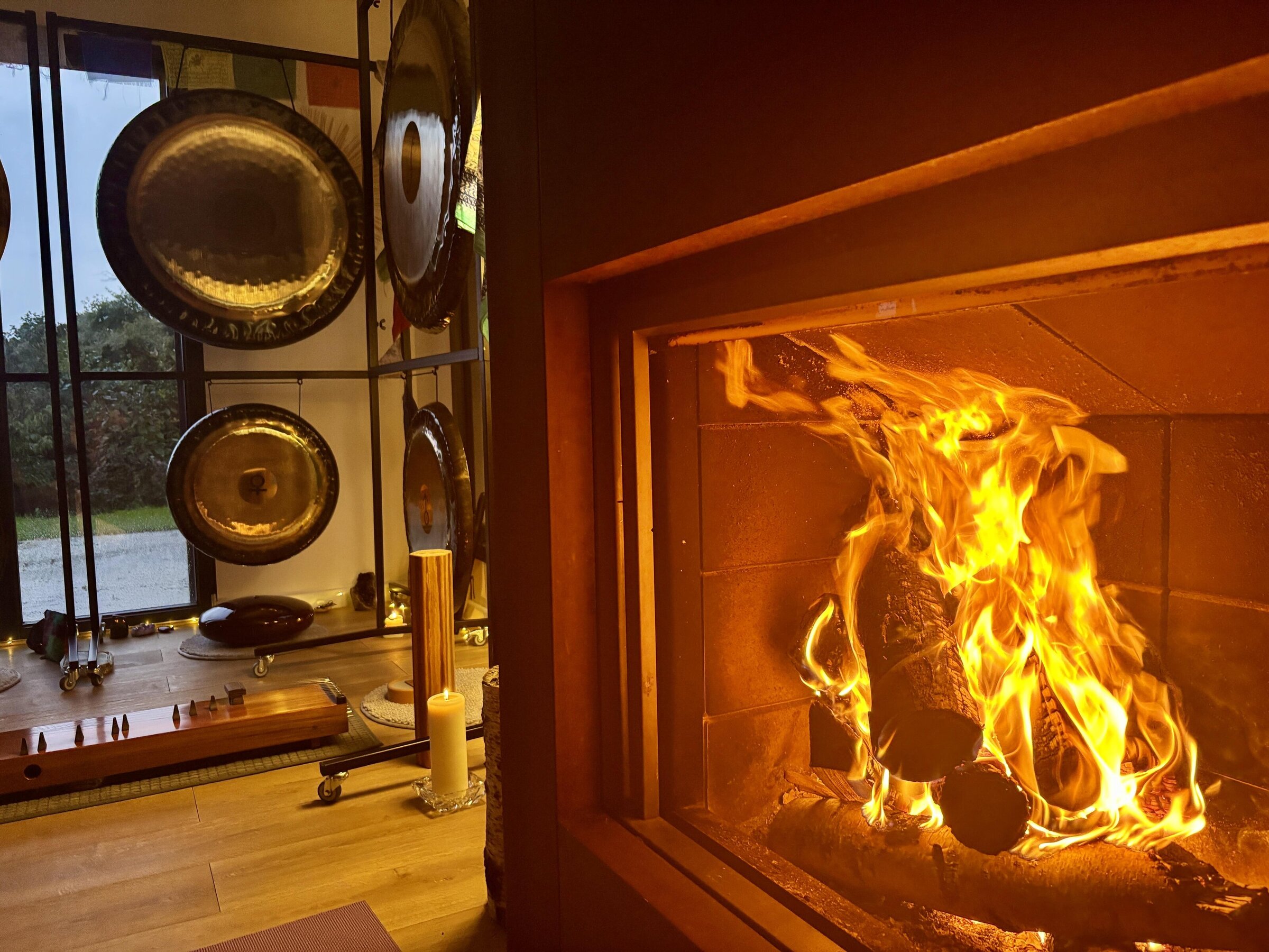 Bain de gongs au coin du feu