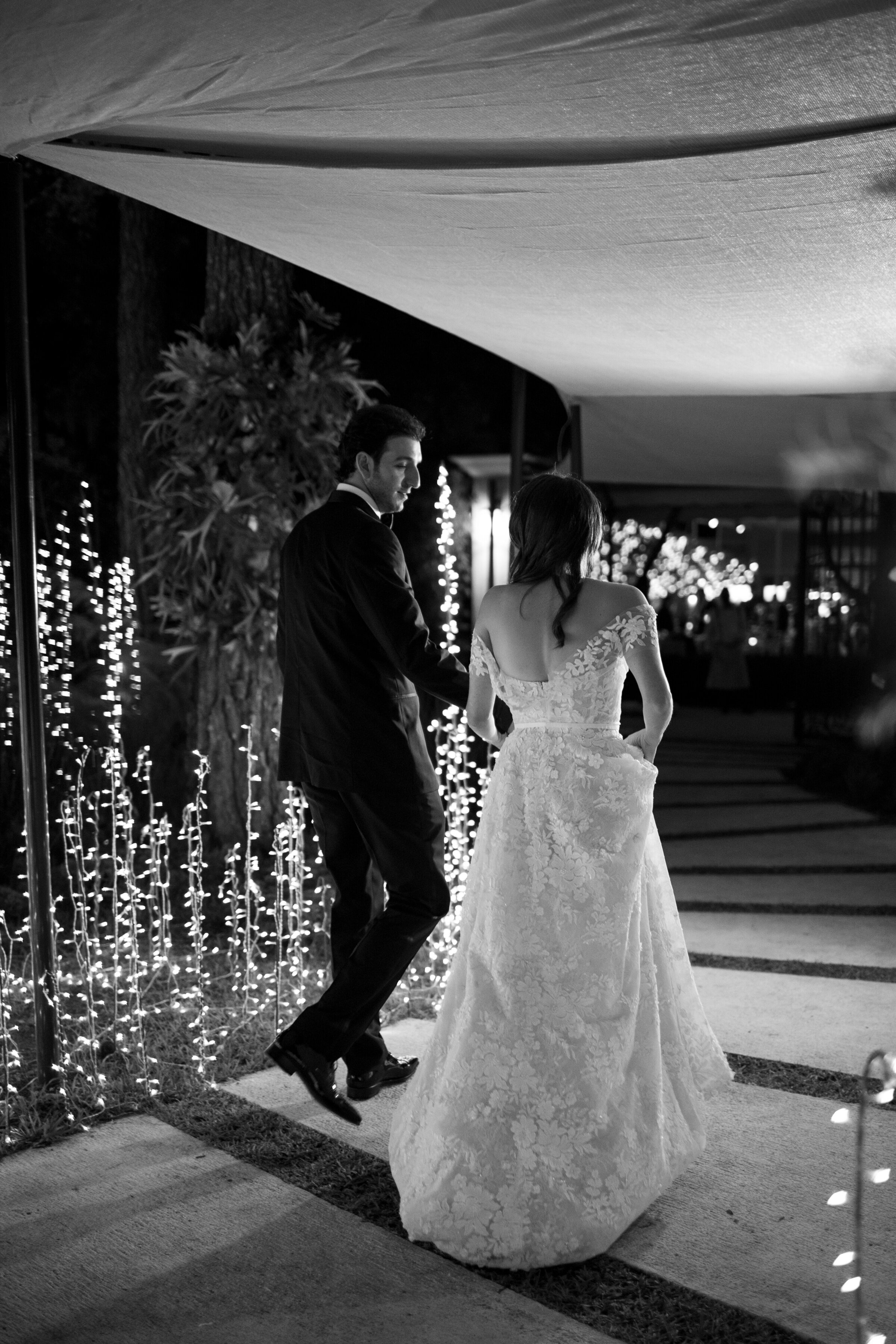 Fine Art Film Wedding Photographer Vicki Grafton Photography Destiantion Caribbean Luxury Villa Honduras  Roatan Anamarias Eventos34