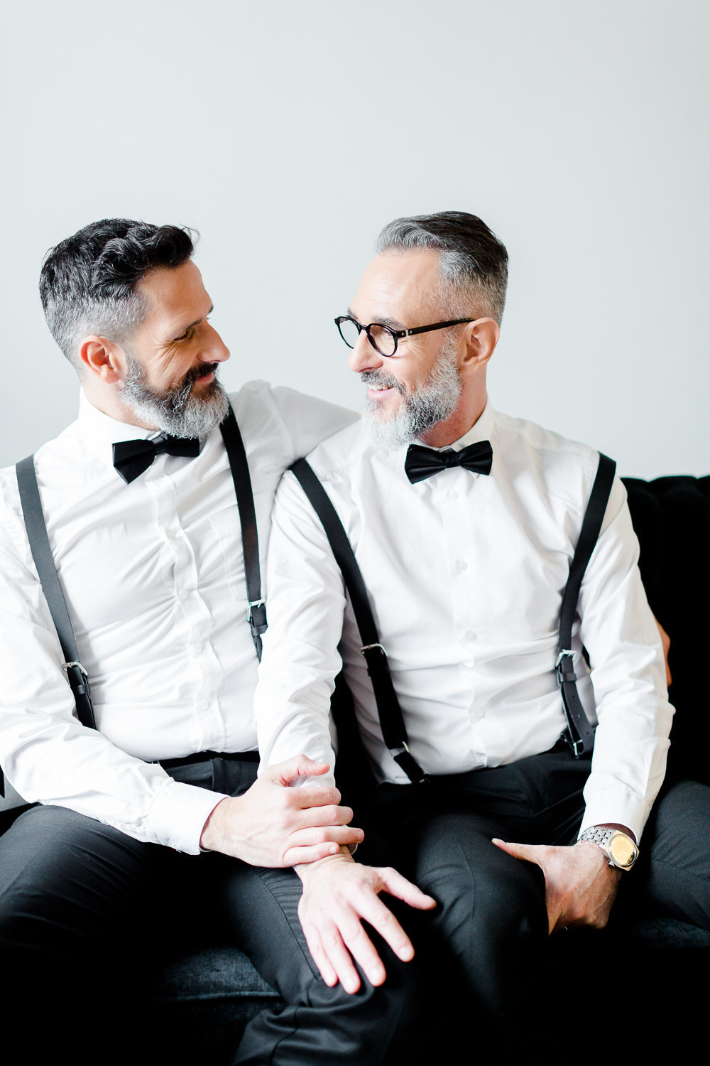 modern-black-and-white-same-sex-wedding-lisa-renault-photographie-photographe-mariage-montreal-52