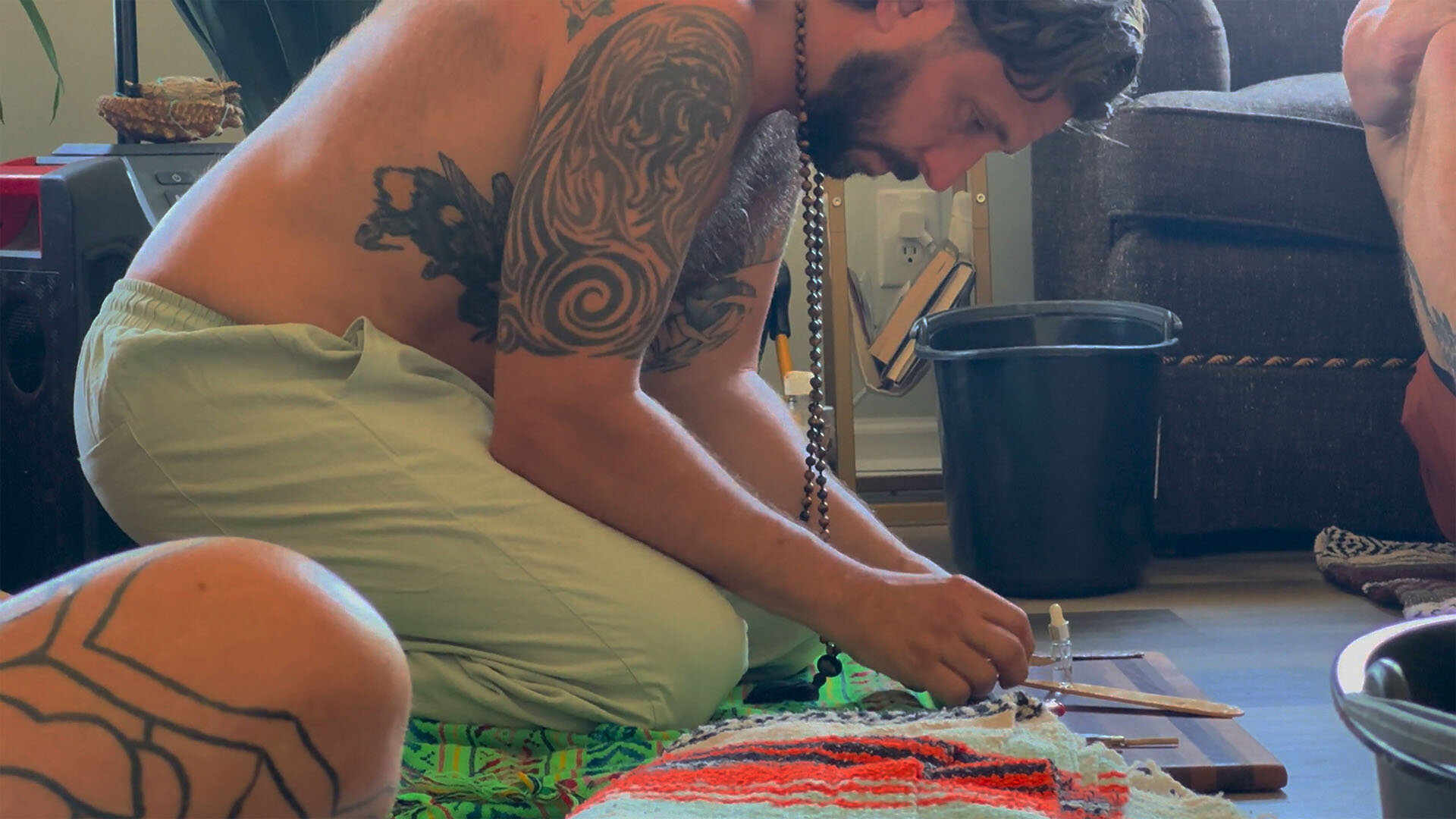 A photo of the Rising Ridge founder preparing kambo for a kambo ceremony for a veteran retreat.