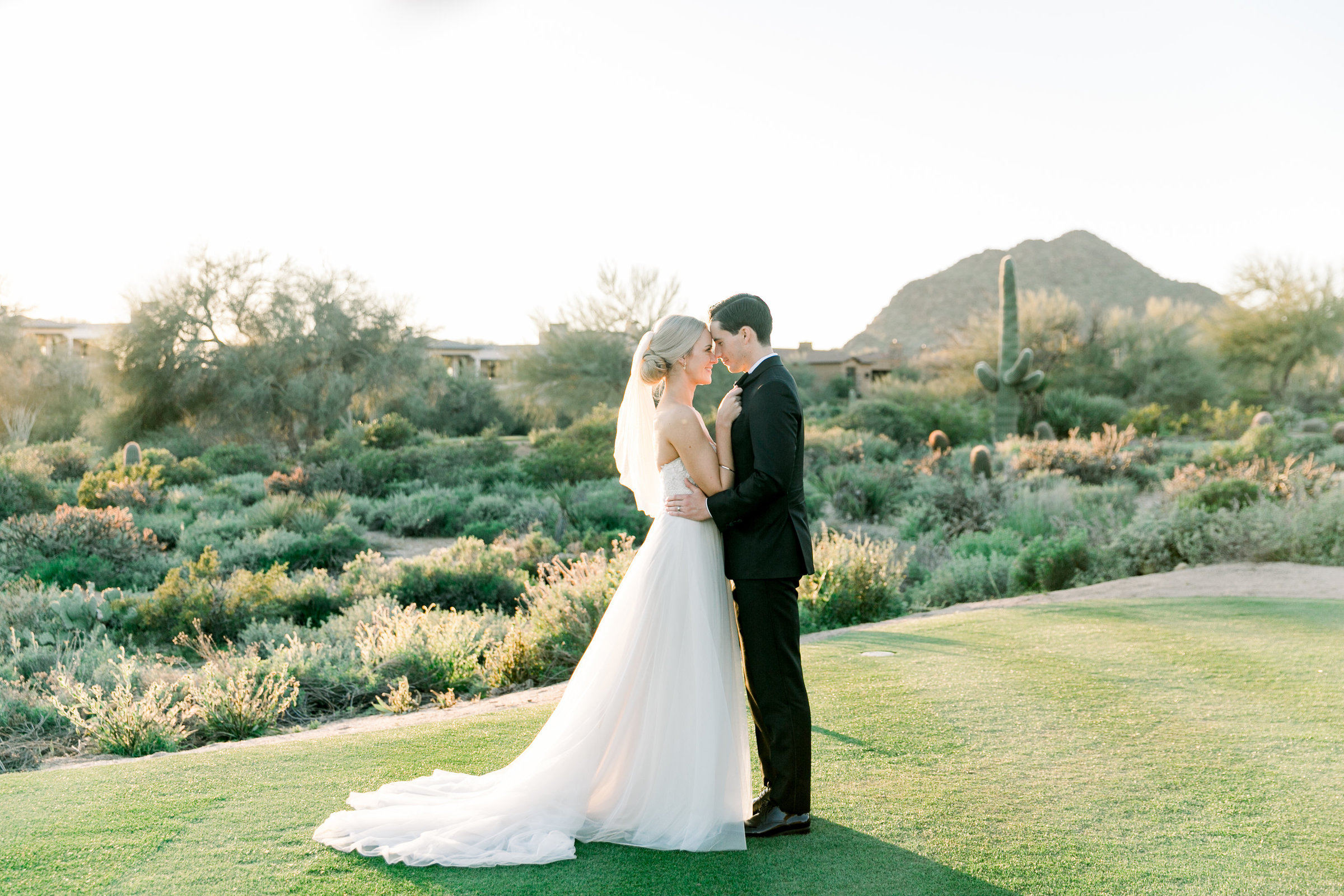 Karlie Colleen Photography - Arizona Wedding at The Troon Scottsdale Country Club - Paige & Shane -647