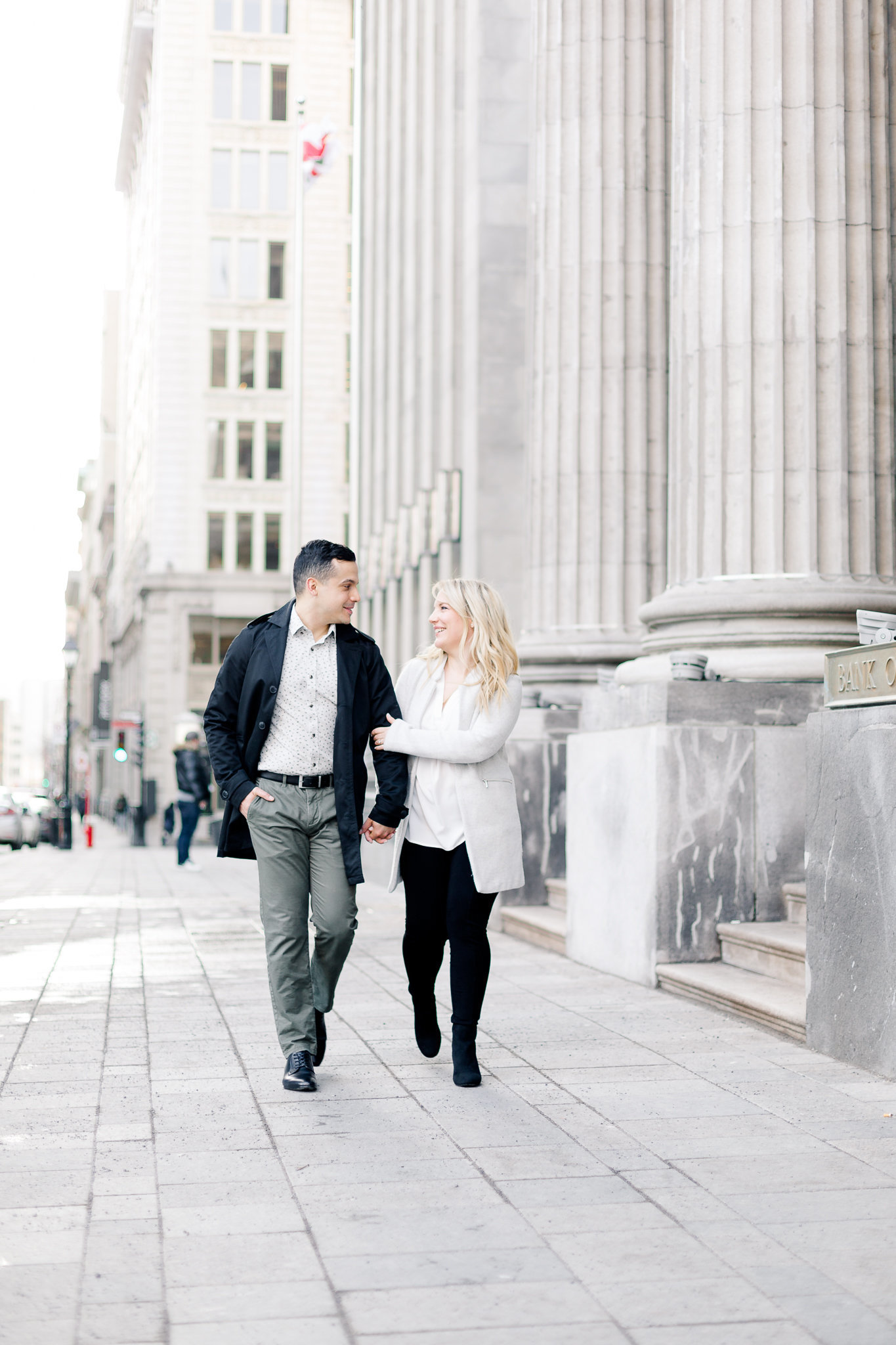 Seance-Fiancailles-Vieux-Montreal-Amelie-et-Peter-Lisa-Renault-Photographie-Montreal-Engagement-Photographer-33