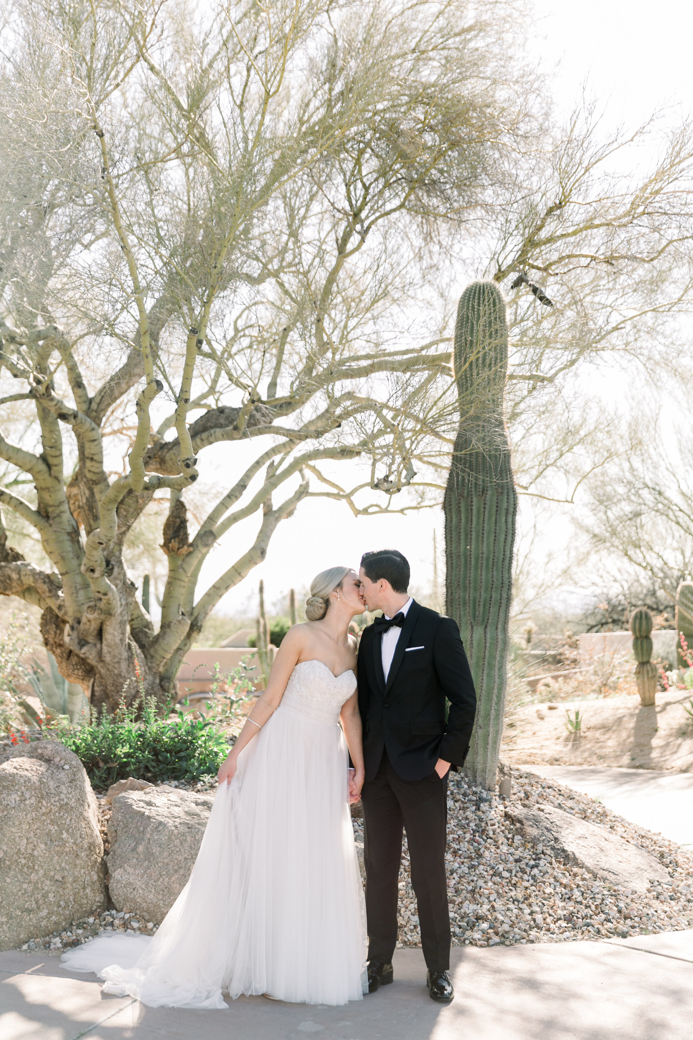 Karlie Colleen Photography - Arizona Wedding at The Troon Scottsdale Country Club - Paige & Shane -164