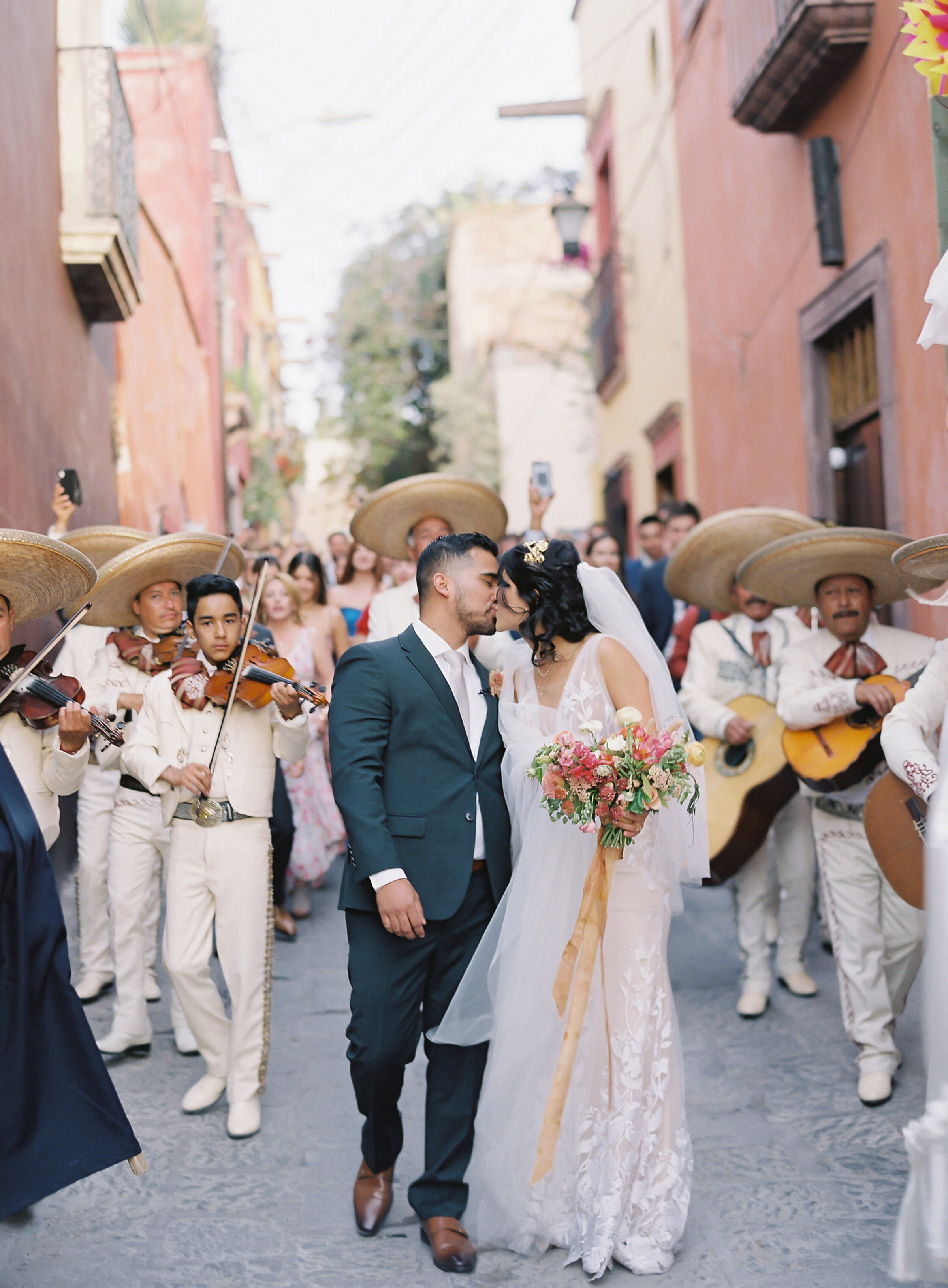 Vicki Grafton Photography Casa Hyder San Miguel de Allende Luxury Fine aRT Film Wedding Martha Stewart Bride Destination 49