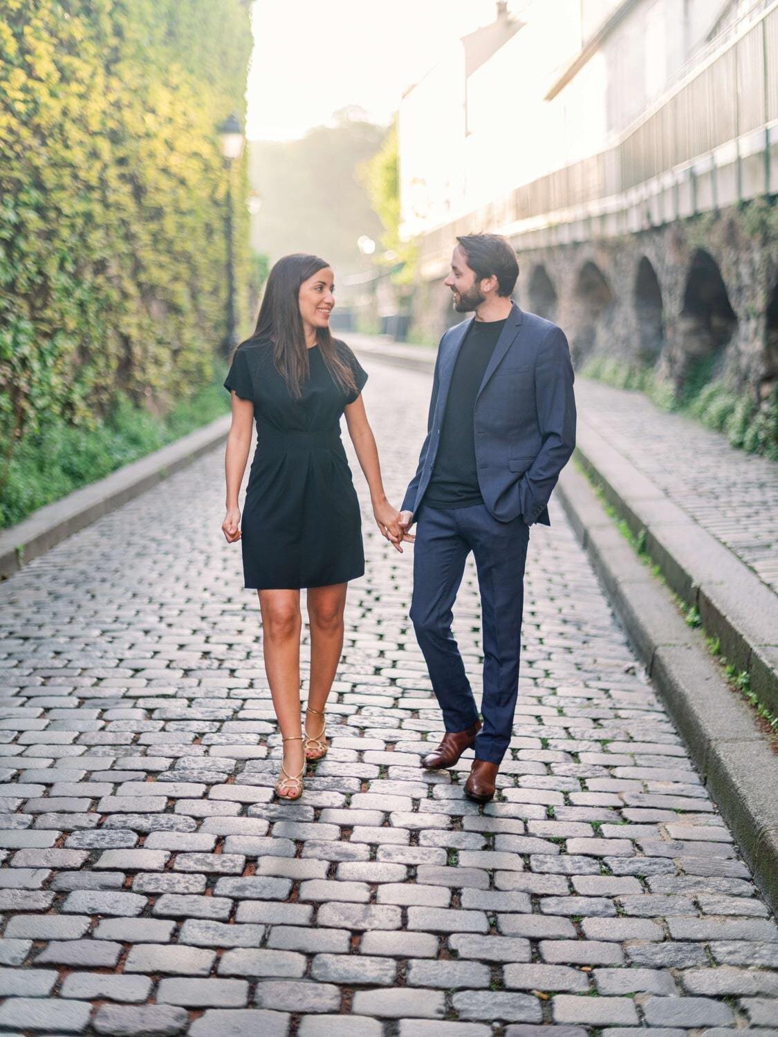 Engagement-session-paris-couple-wedding-photographer-montmartre-20