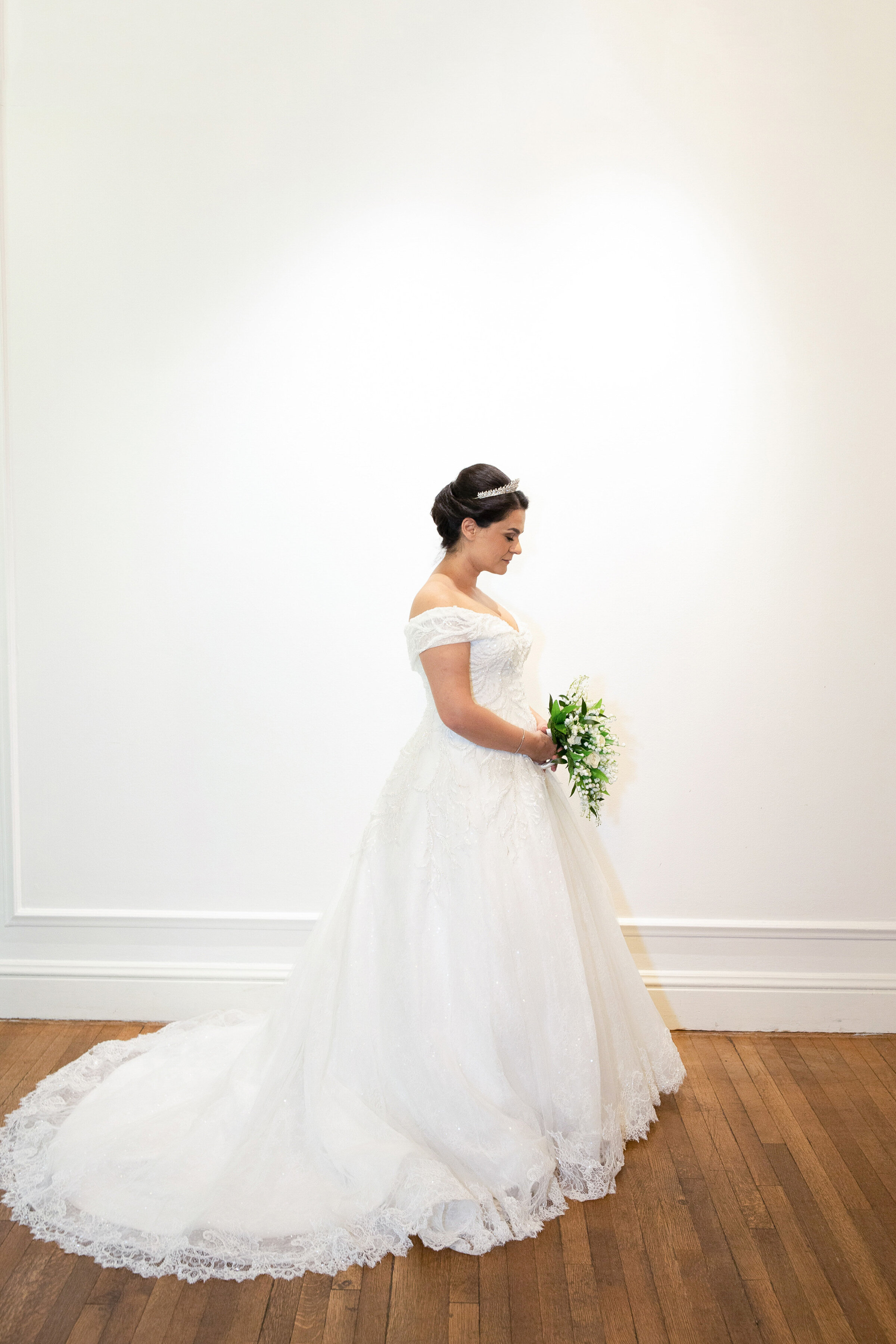 atlanta-bridal-portrait-white-wall-classic-elegant-style