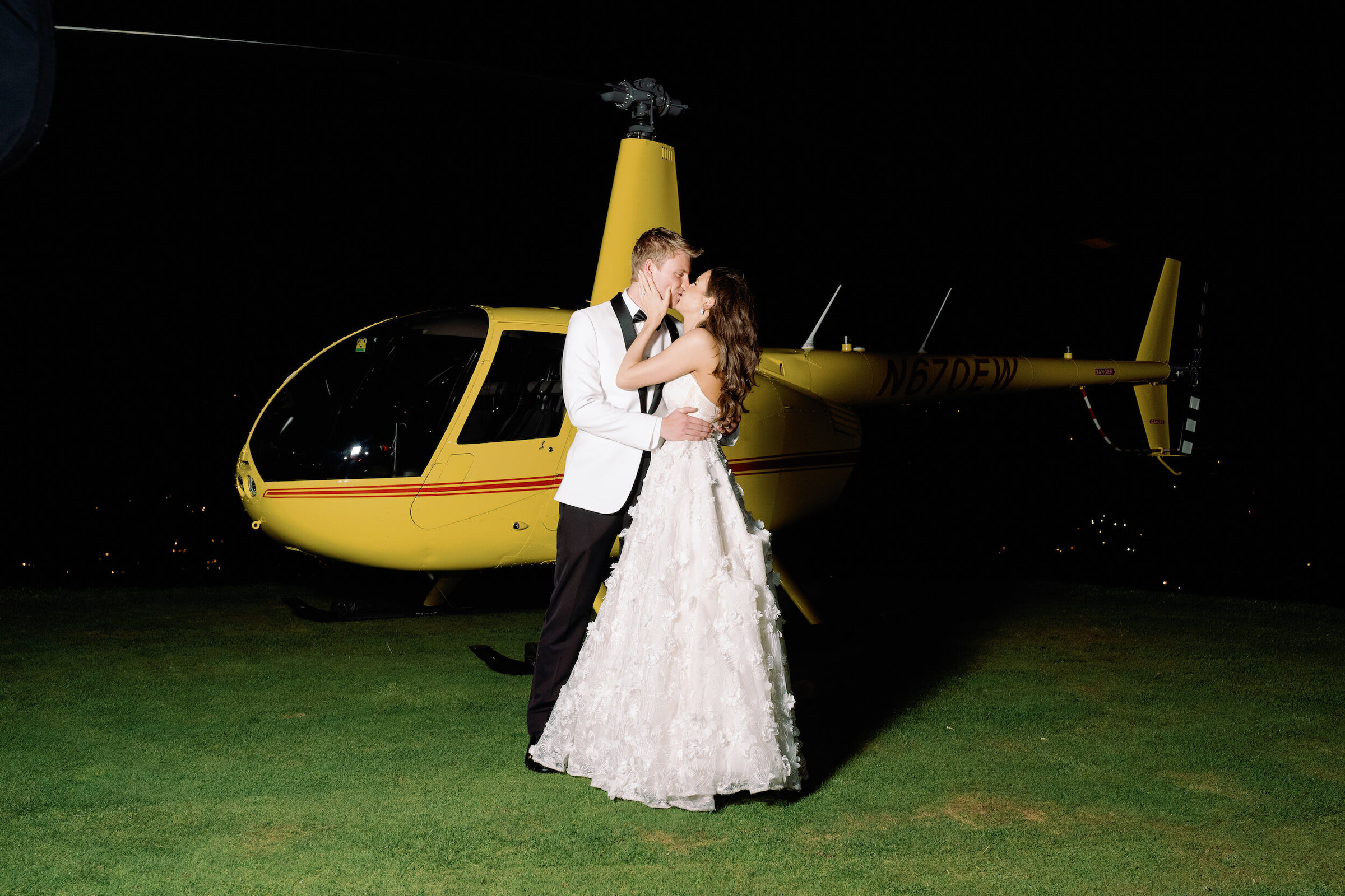 newcastle-golf-club-wedding-helicopter-send-off