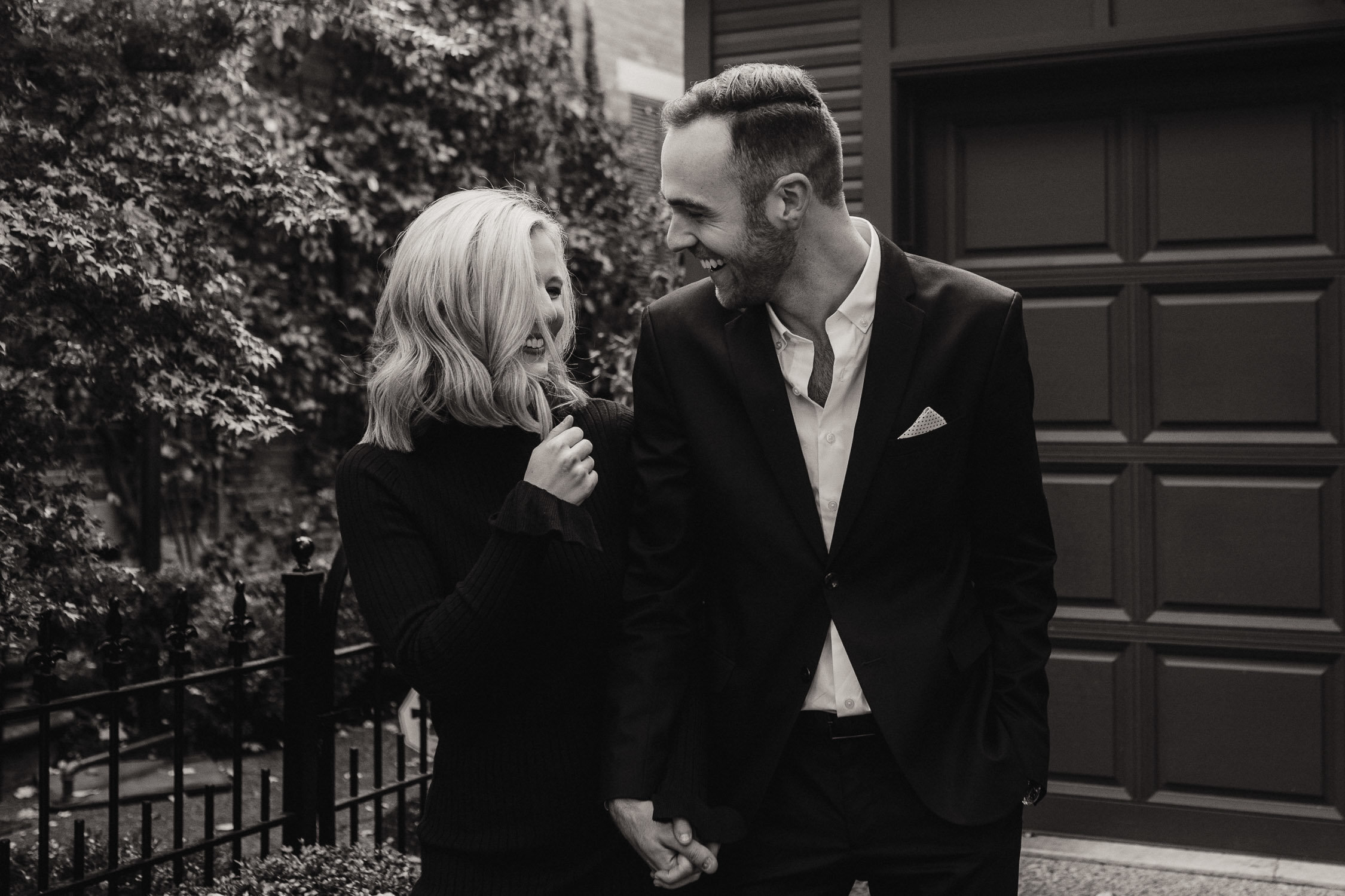 maggie-andrew-columbus-ohio-statehouse-engagement-photography-fall-german-village