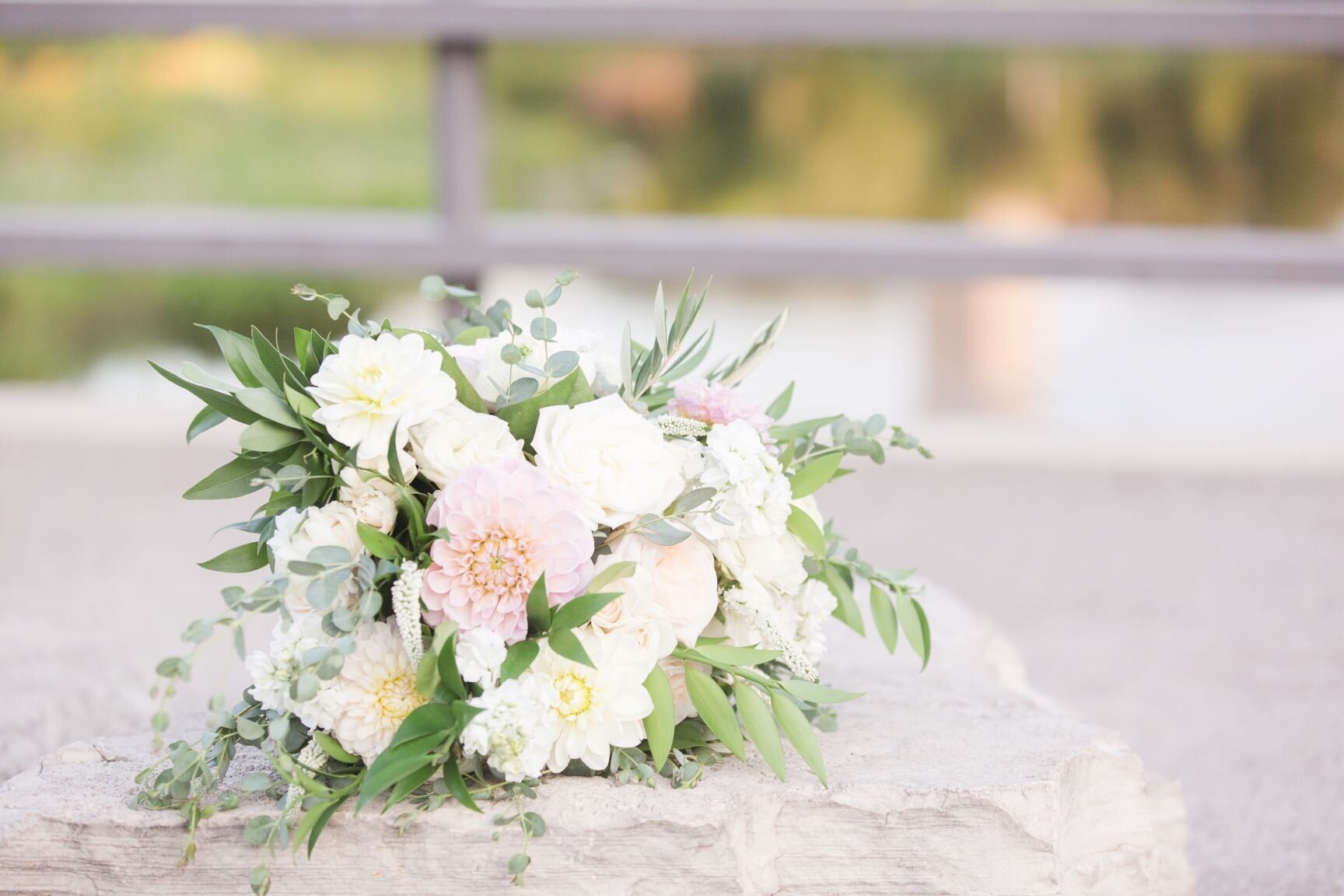 detroit wedding photographer flowers