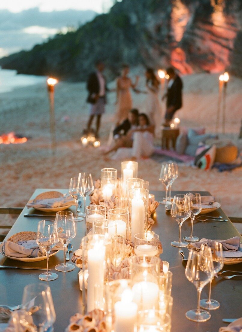 Style-Me-Pretty-Island-Beach-Bonfire-Dinner-Dasfete-13