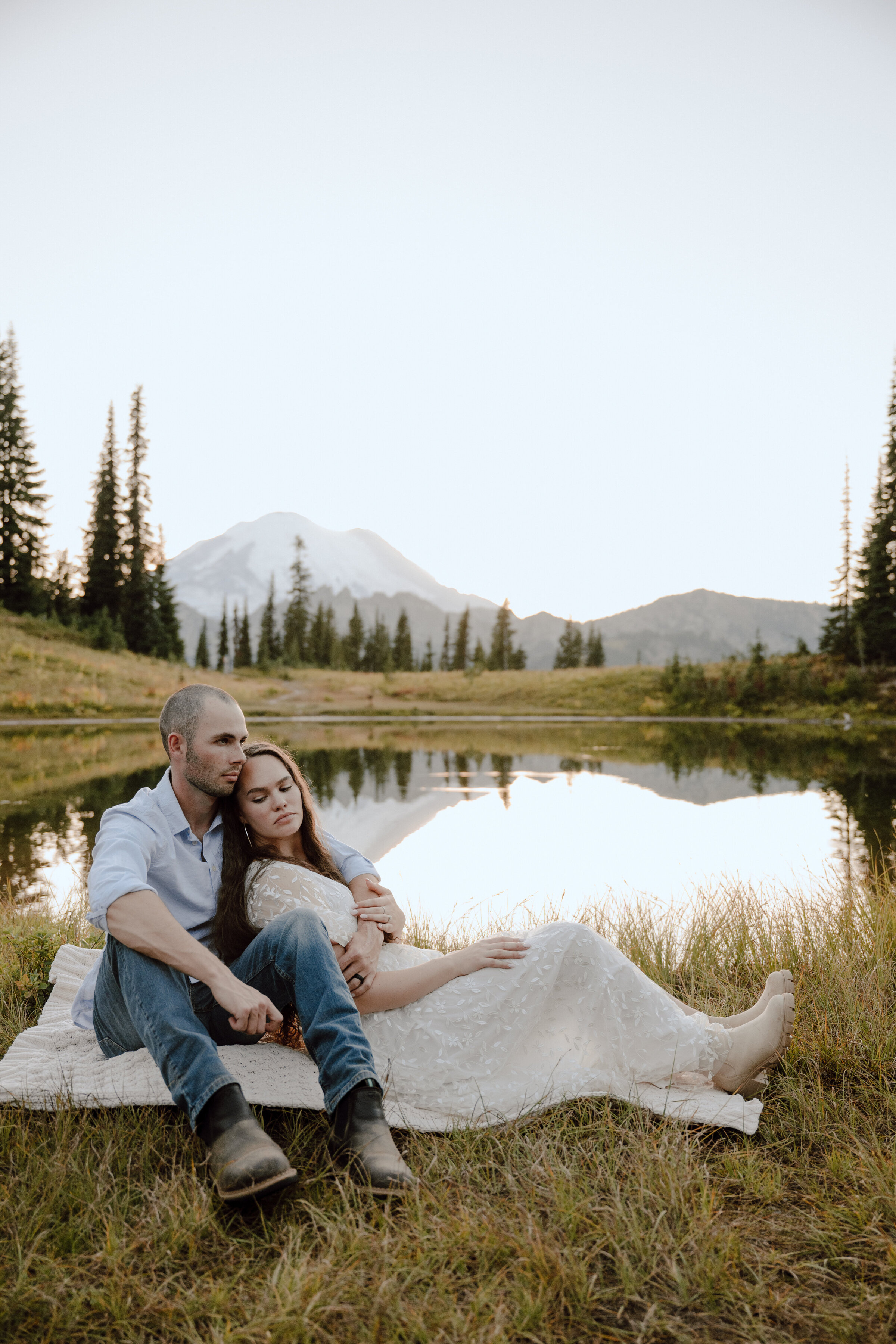 spenser-couple-mount-rainier-washington-18