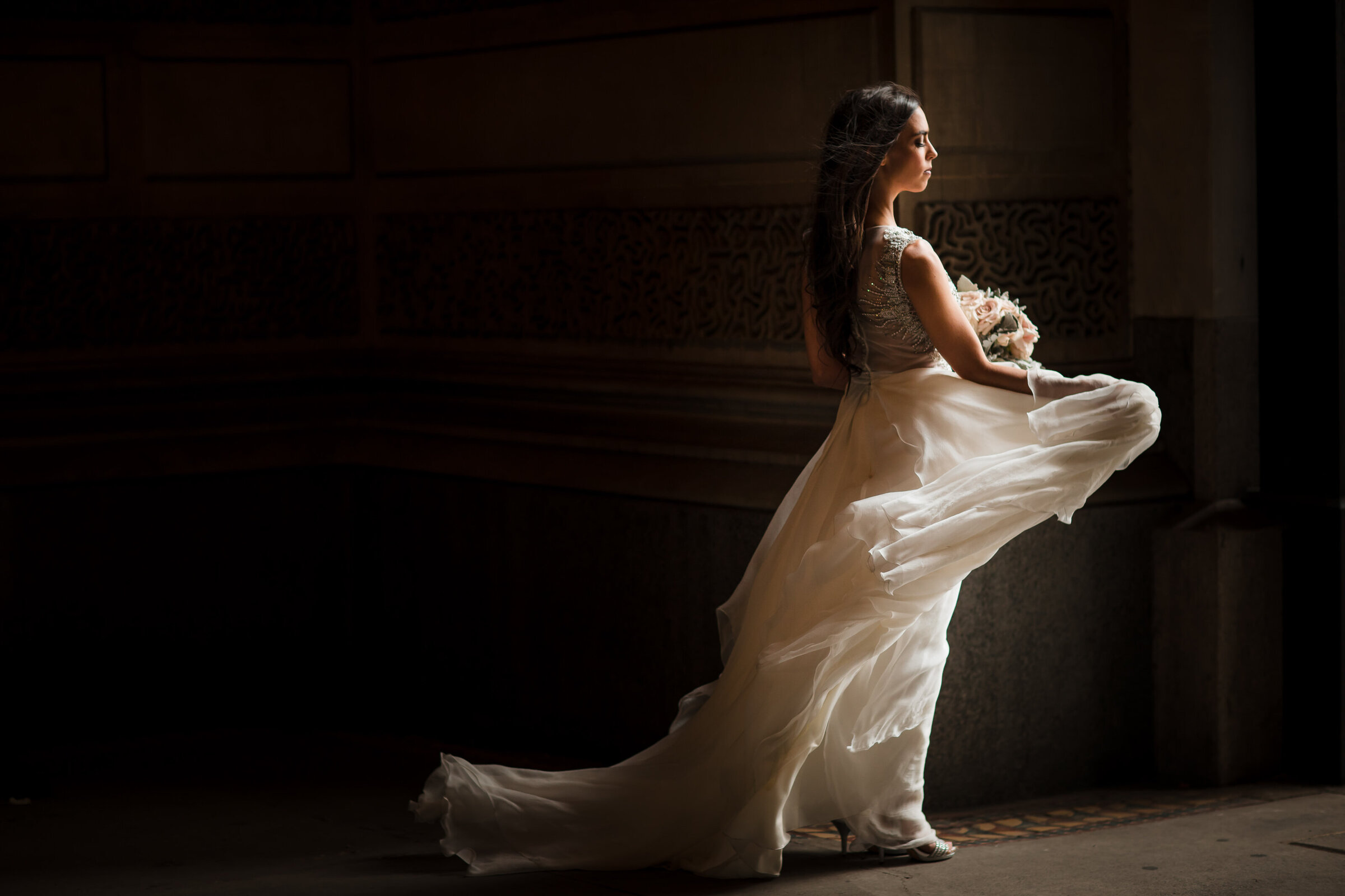 philadelphia-bridal-portrait-with-dramatic-dress