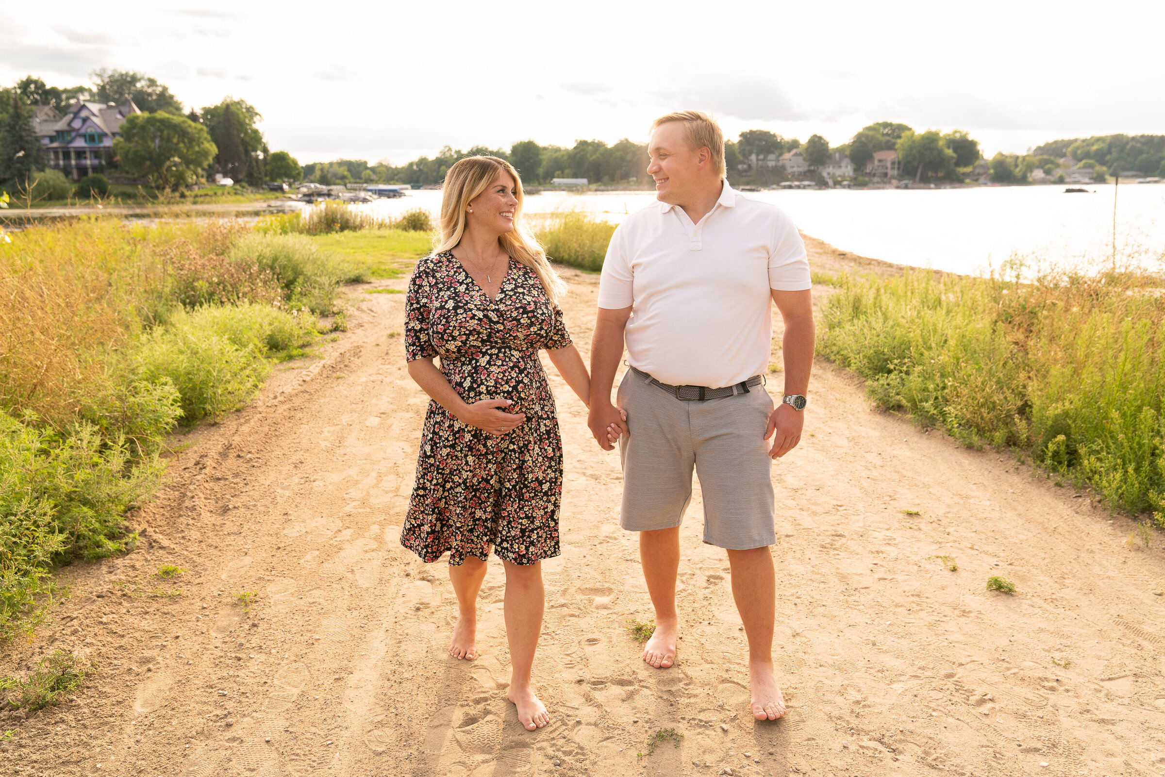 Ideas for maternity photos at the beach
