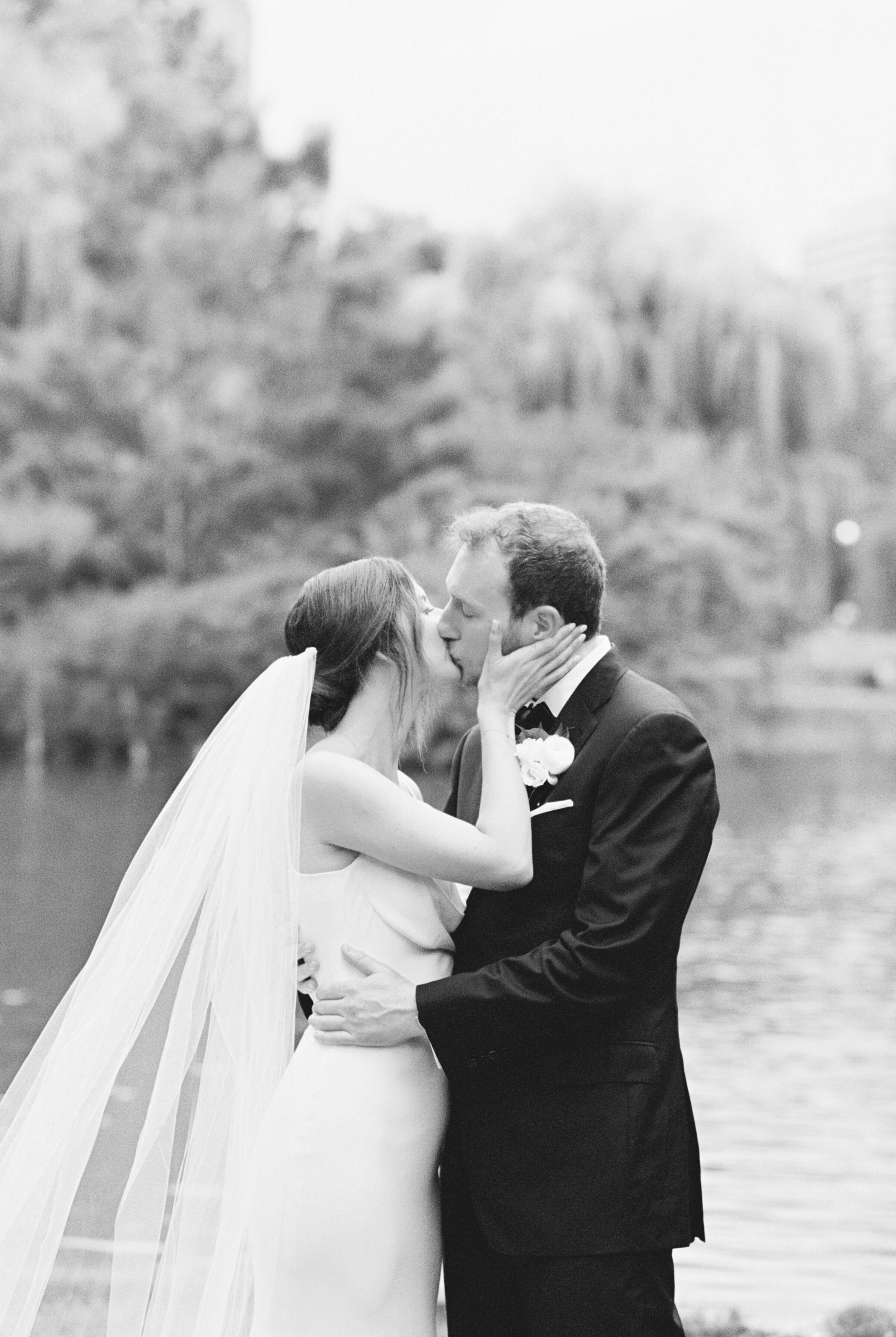 Boston newlyweds kiss in the Boston Public Garden for Boston Wedding photographer Lynne Reznick
