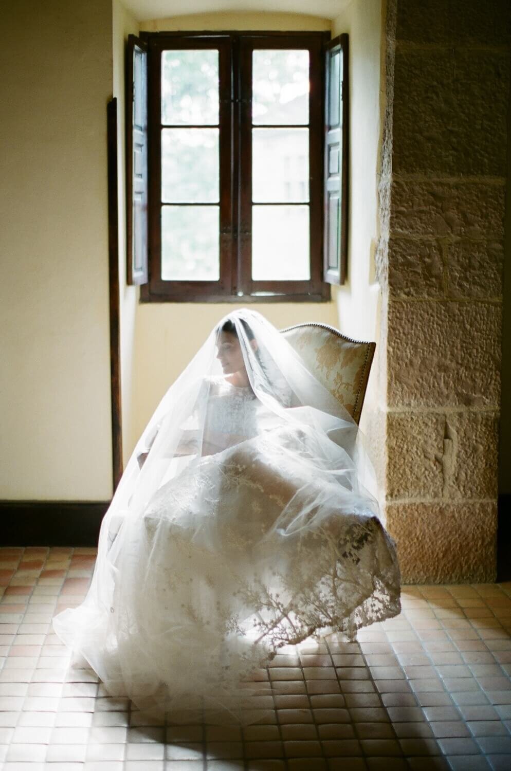 getting ready of parisian bride