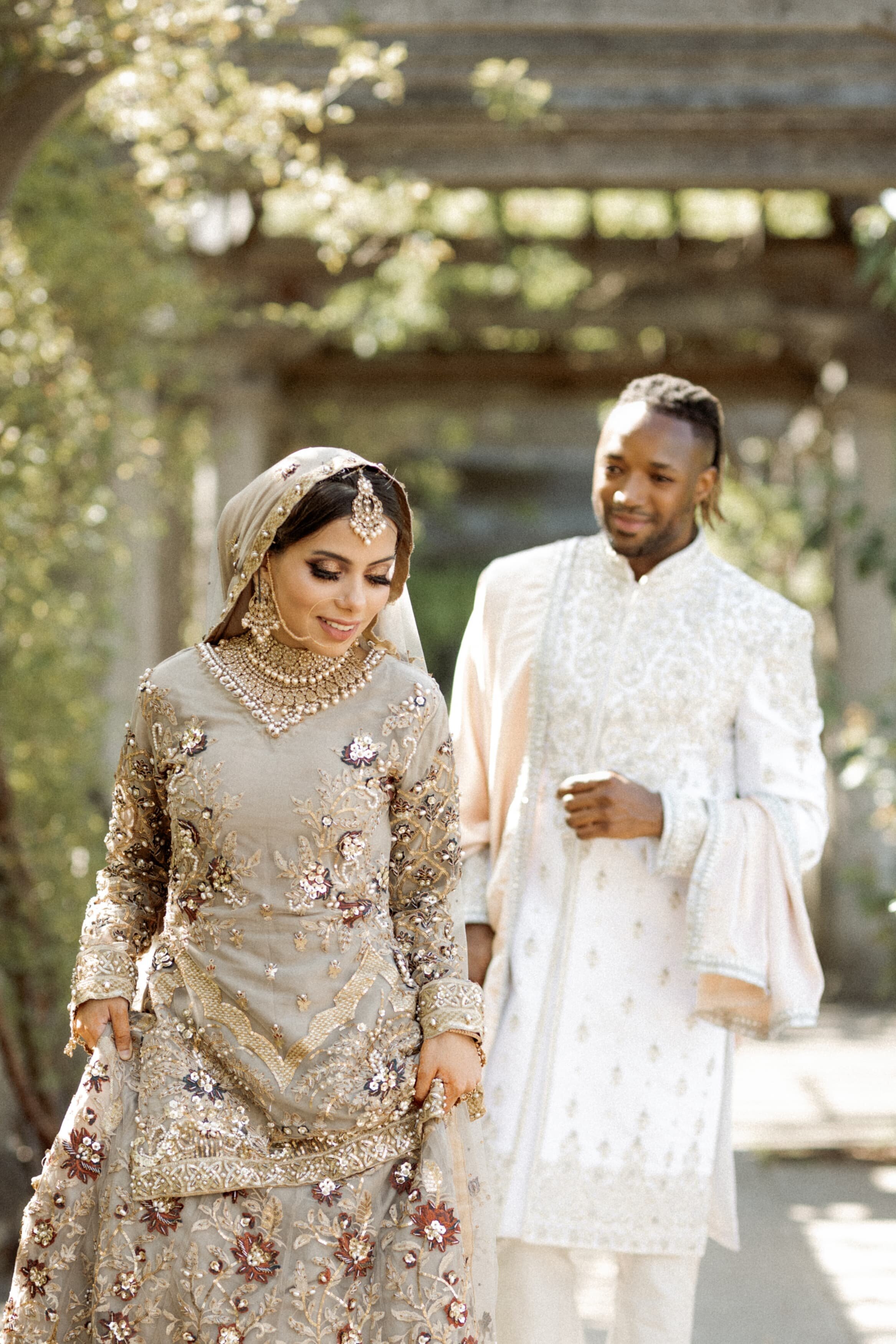 couple-wearing-pakestani-traditional-dress-0386-Hadi Photography