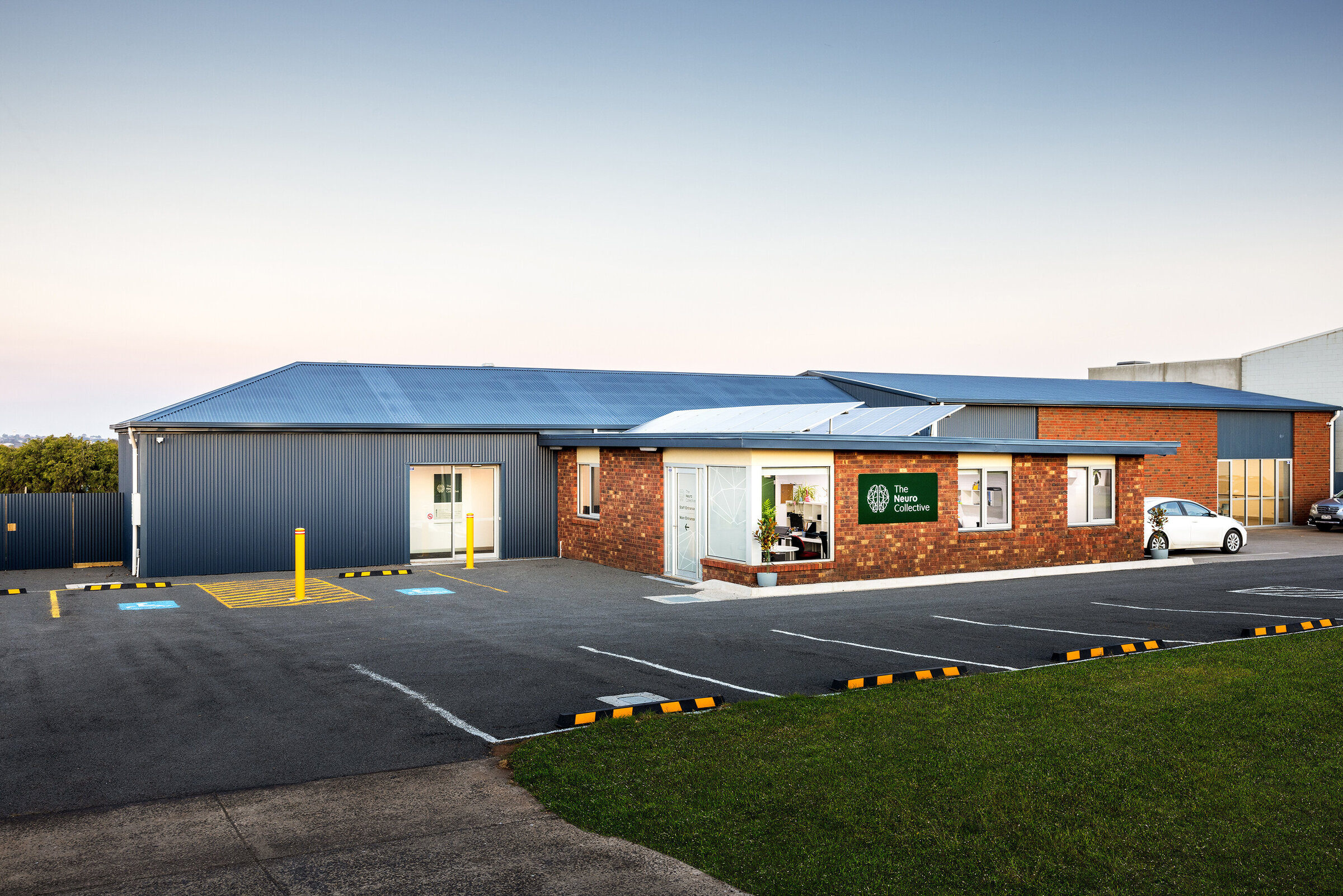 Commercial office building functional space