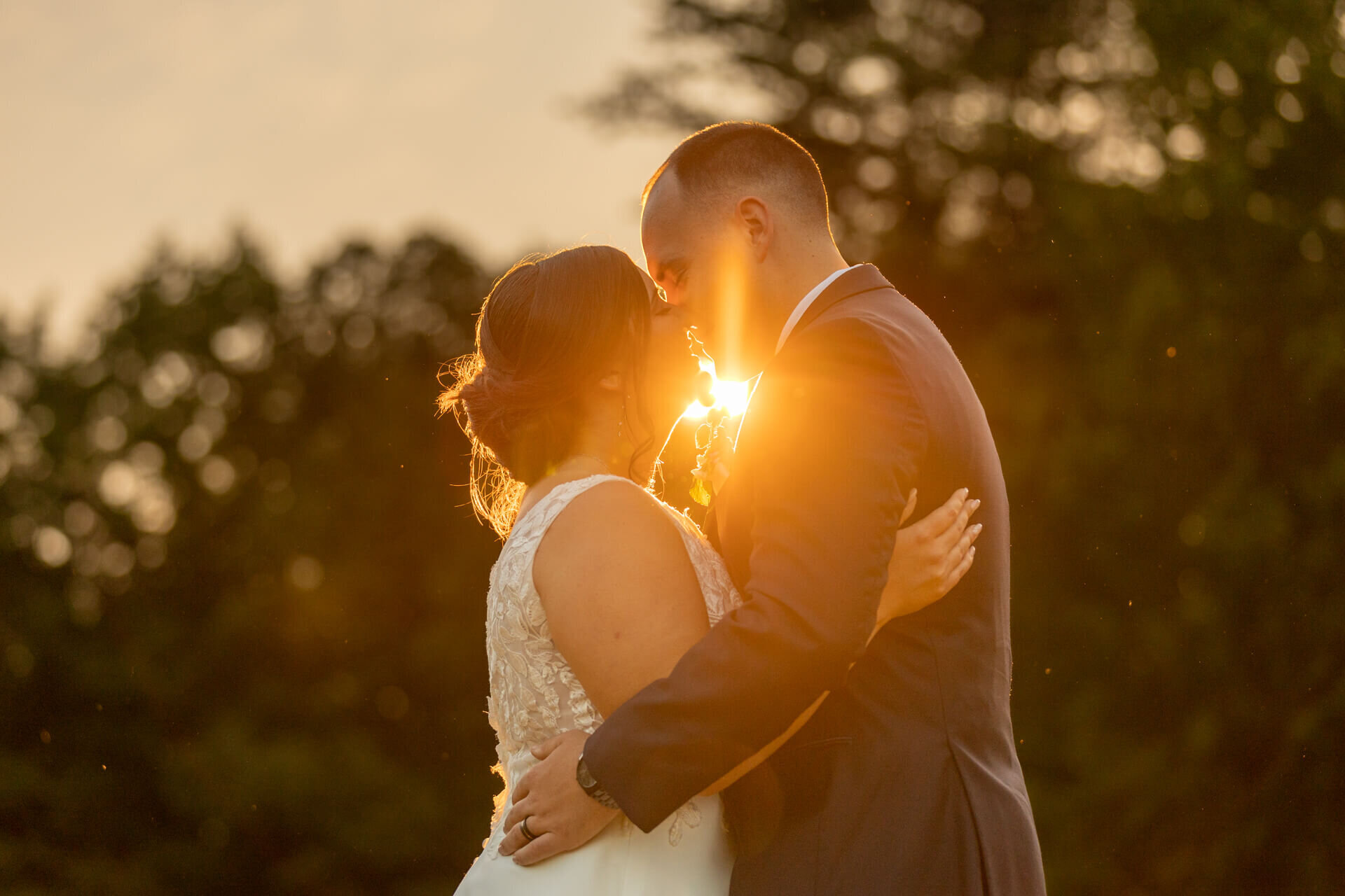 White-Hollow-Acres-Wedding-Photographer-sunset-kiss