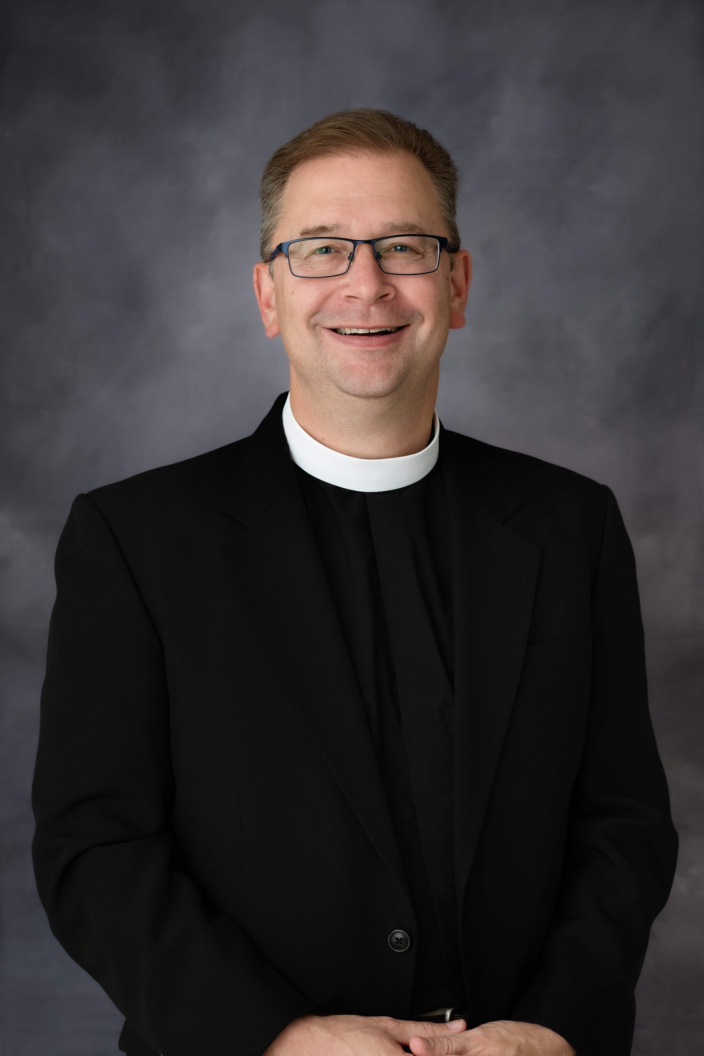 High-quality headshot photography Williamsburg Virginia – studio lighting portrait