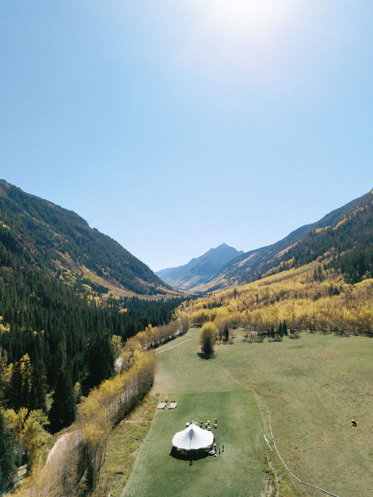 Aspen fall tented wedding at t lazy 7 ranch_RxL-21
