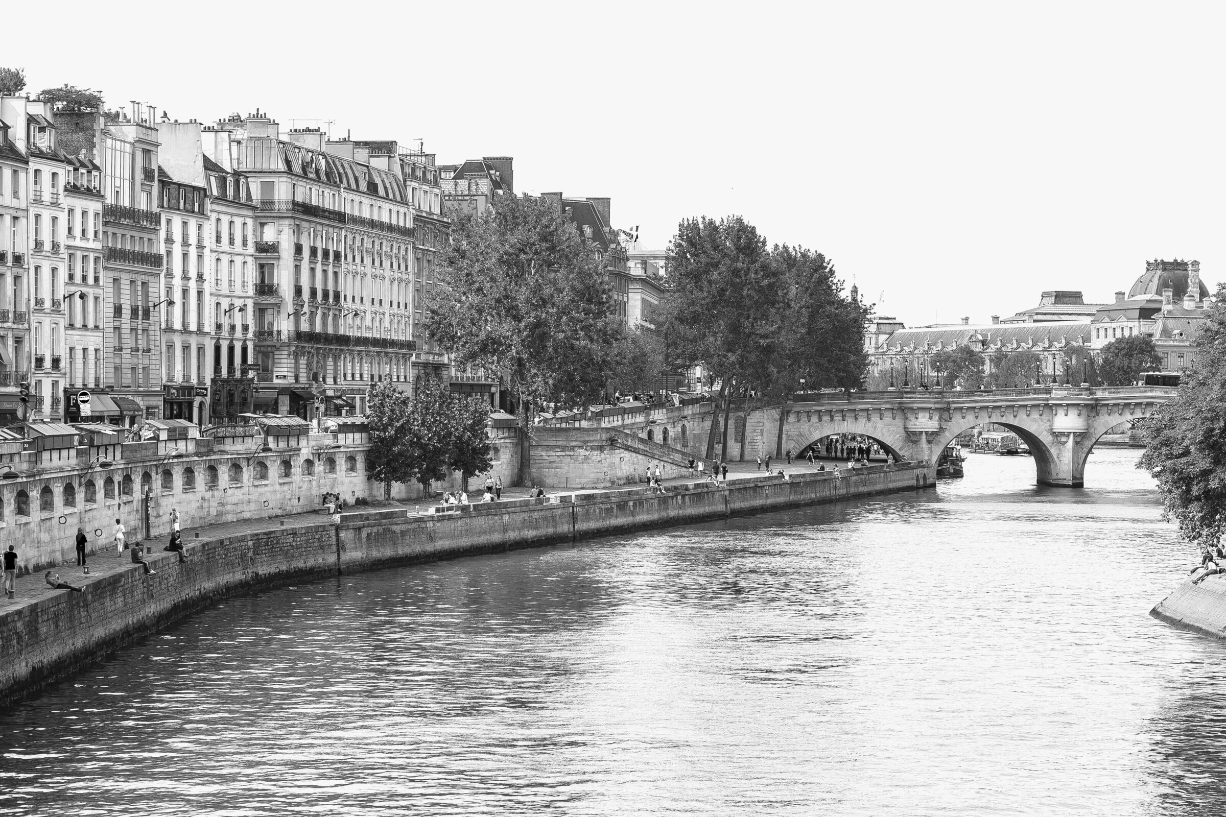 A Walk Along the Quai BW