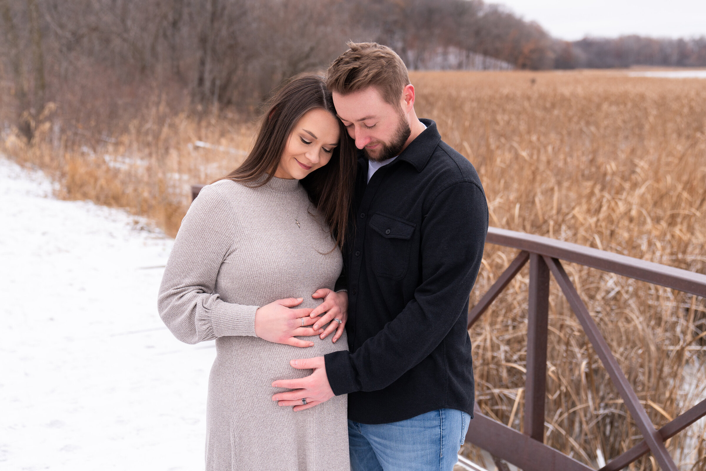 Winter maternity photo ideas