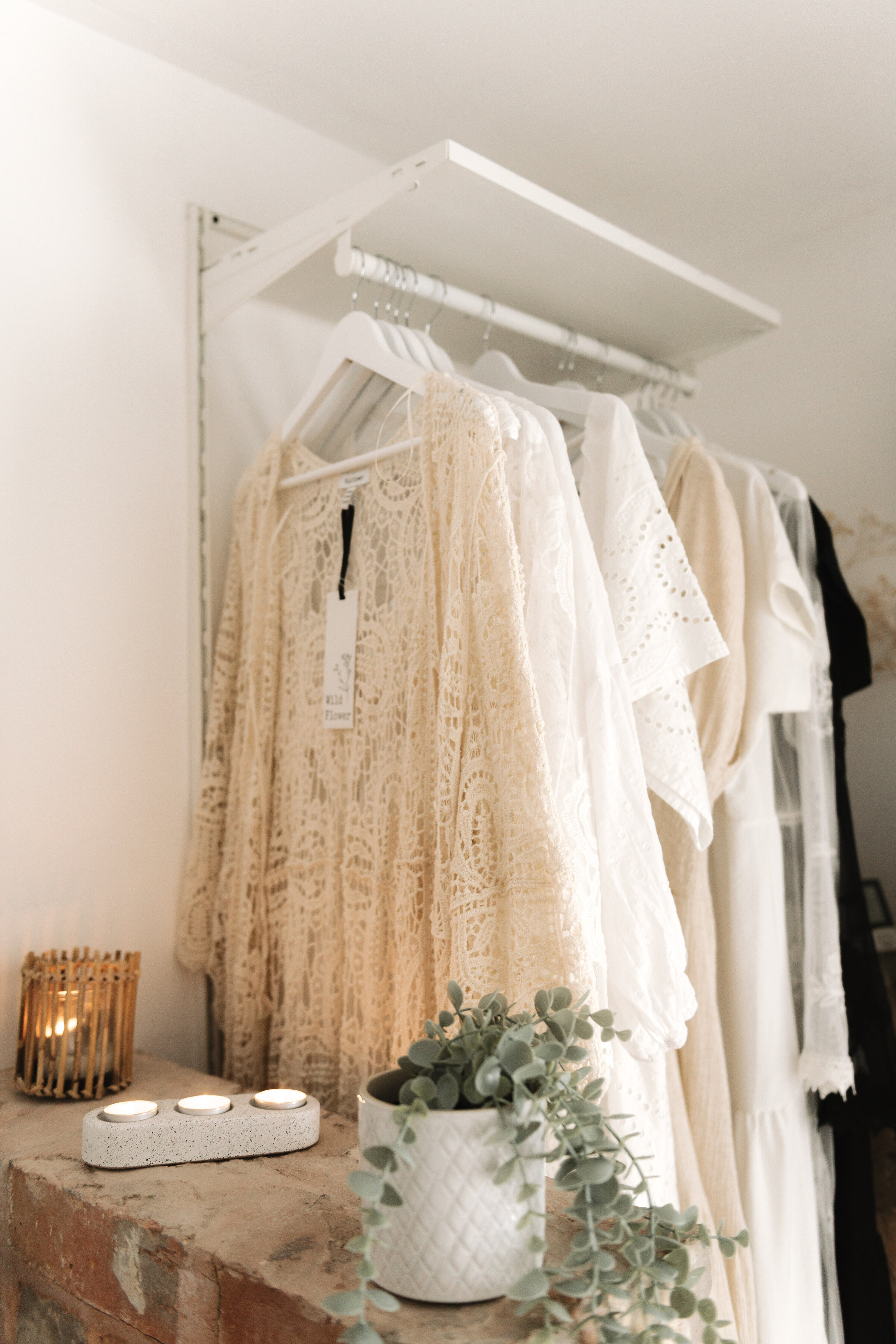 mums client wardrobe for maternity and family photography in Billingshurst