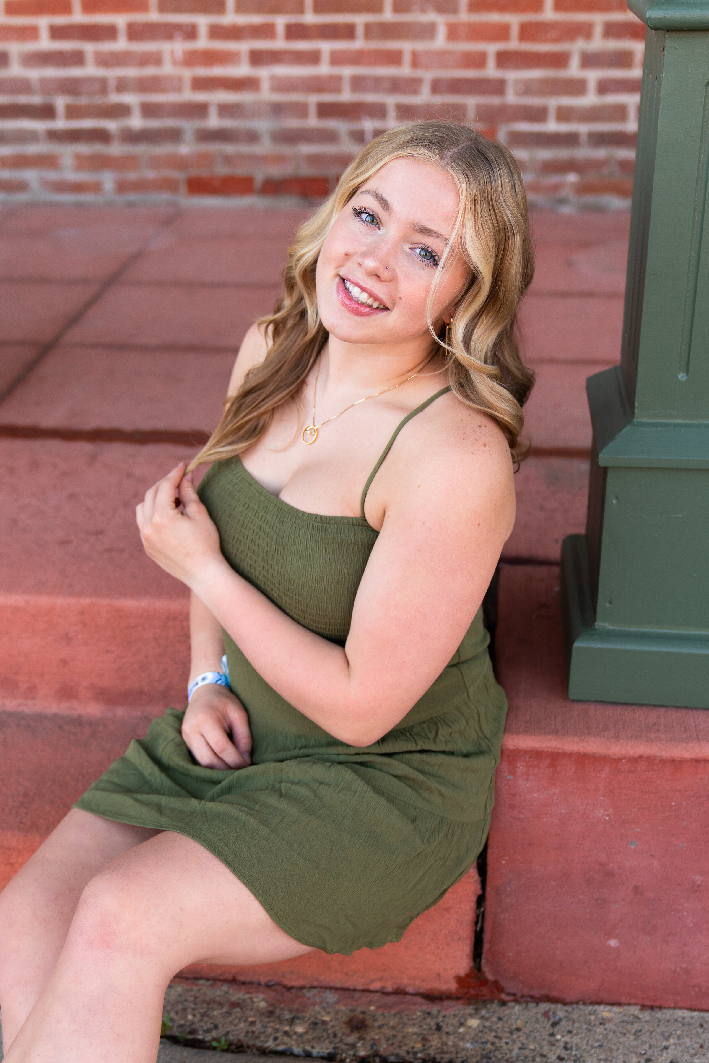 Who takes senior photos near me - Kristen Elizabeth Photography - how much for senior pictures