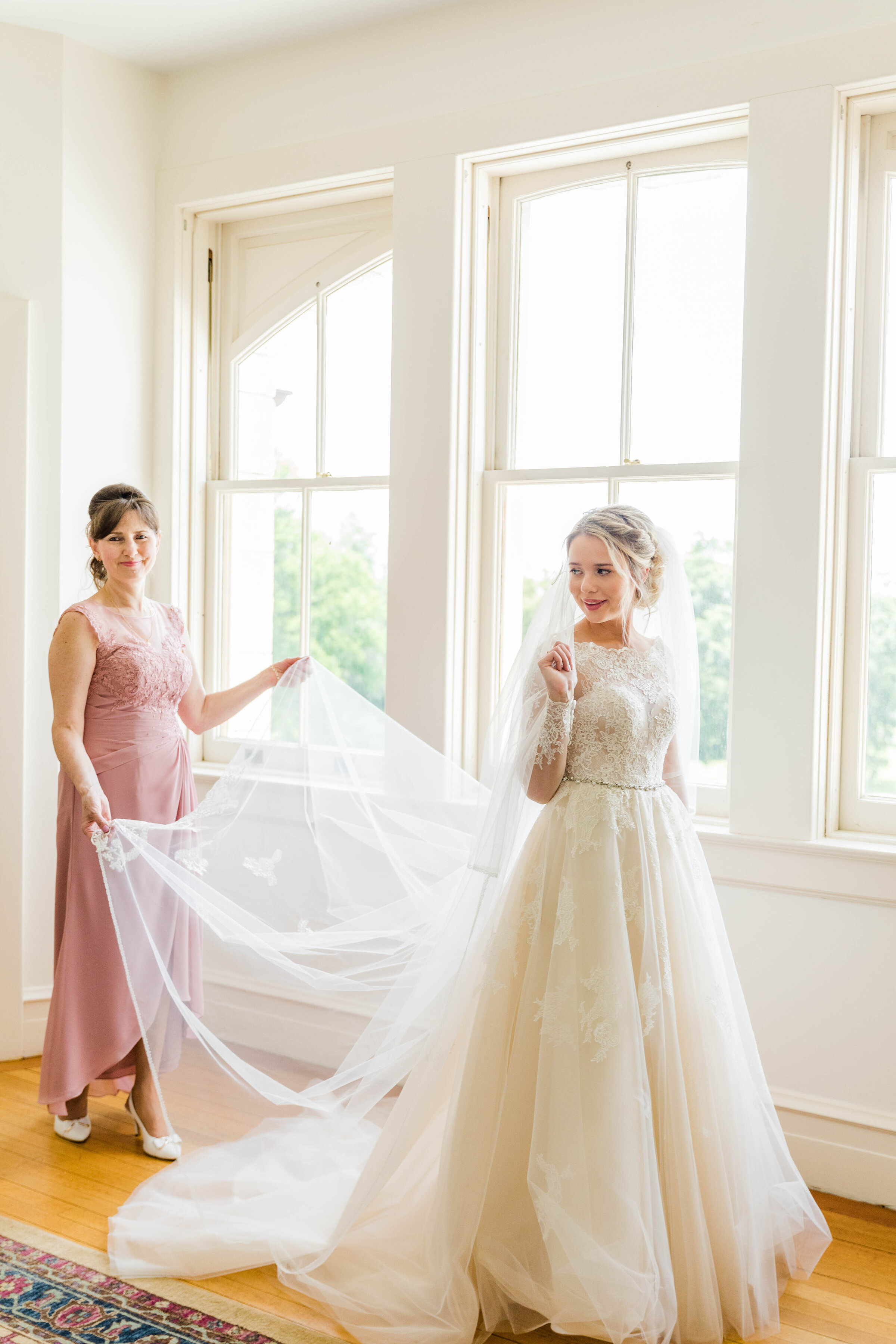 mother-daughter-getting-ready-wedding, cathedral-veil-inspo, cairnwood-estate-wedding-photos