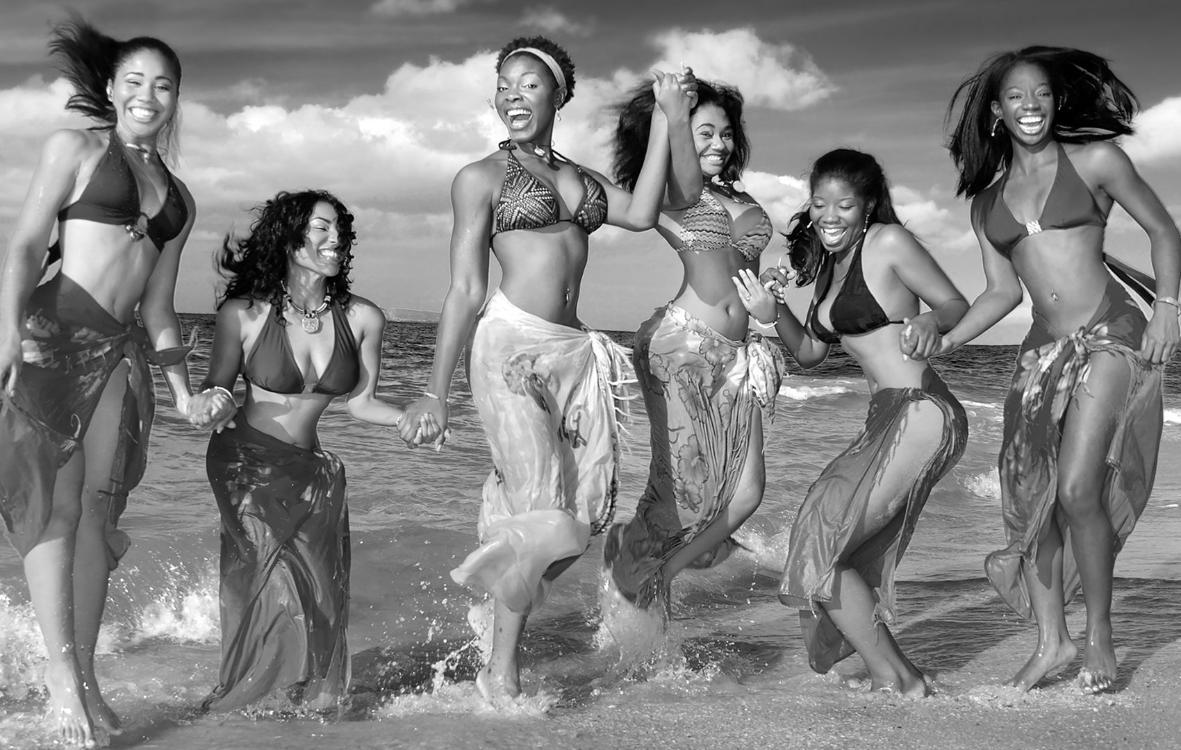 Off to Africa for vacation so they stopped on  Maui for a beach party.  Beauty padjents have fun ion hawaii.