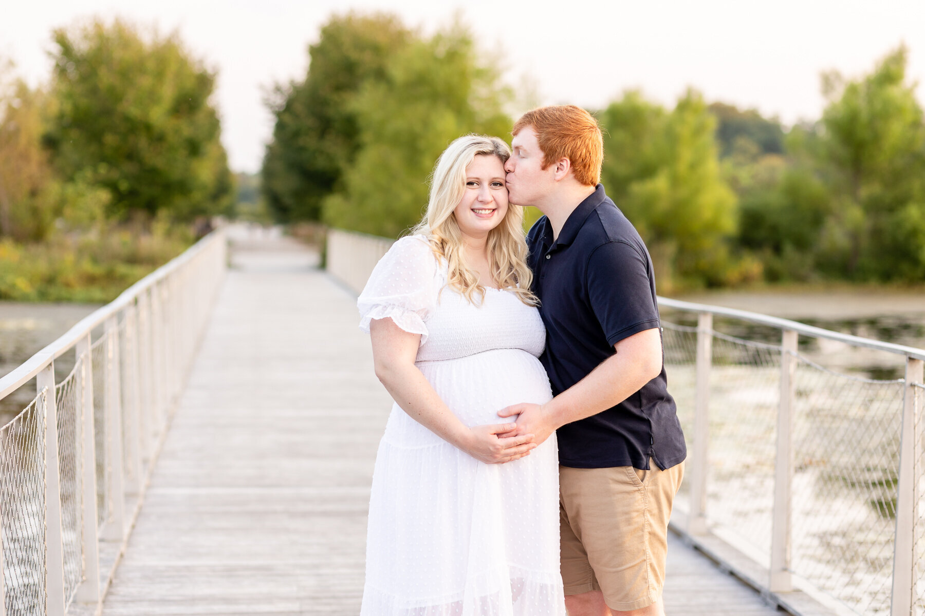 outdoor_maternity_photography_session_Louisville_KY_photographer_golden_hour-2