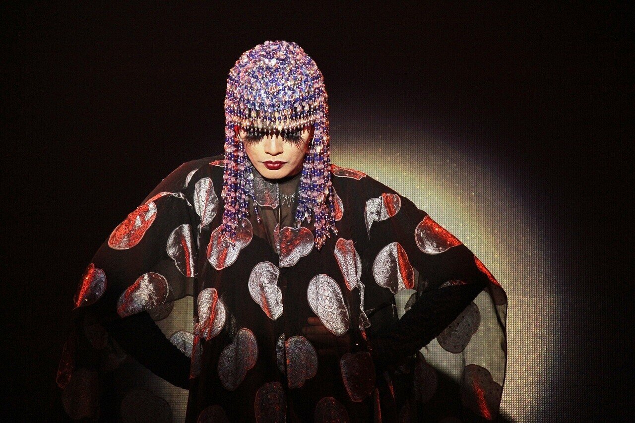 woman_burlesque_bead_headpiece