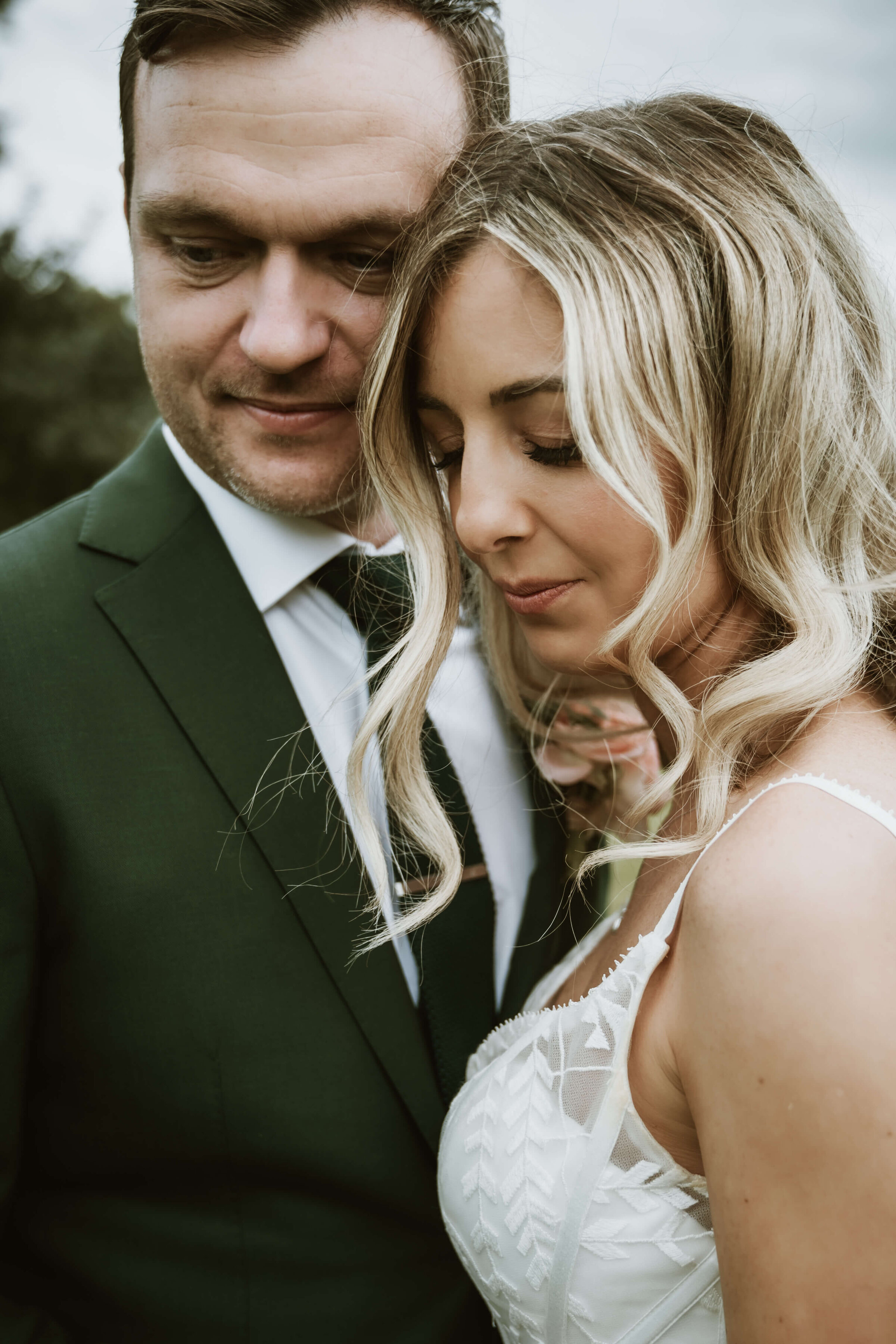 montague-farm-wedding-romantic-couple-sussex