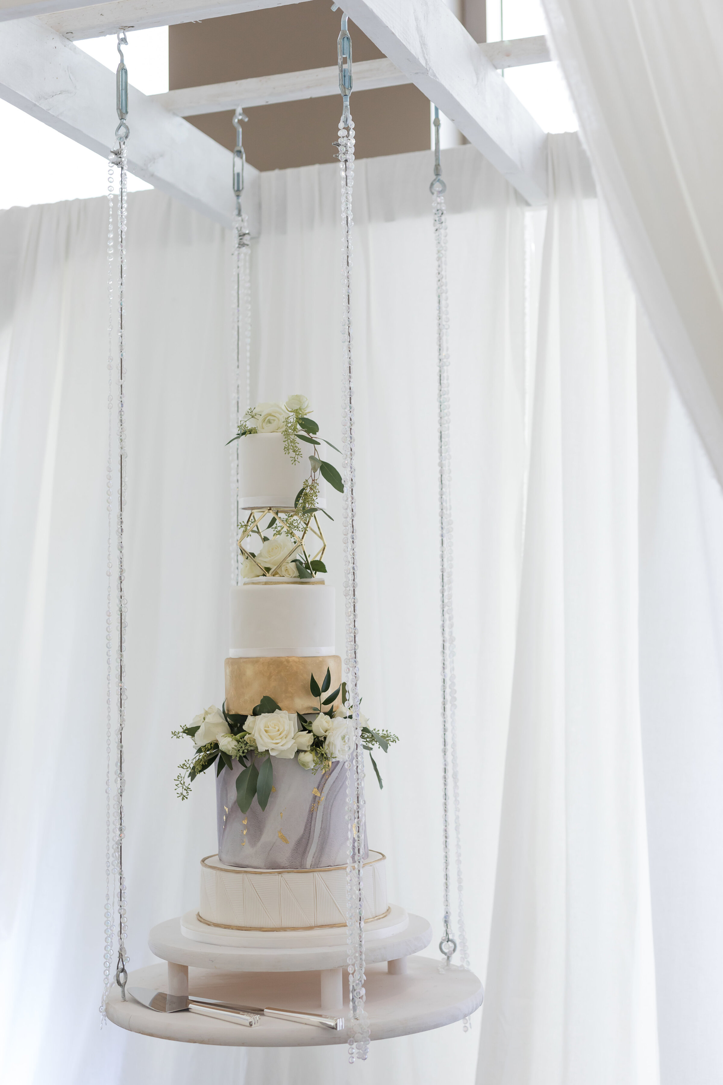 orlando wedding photographer hanging cake
