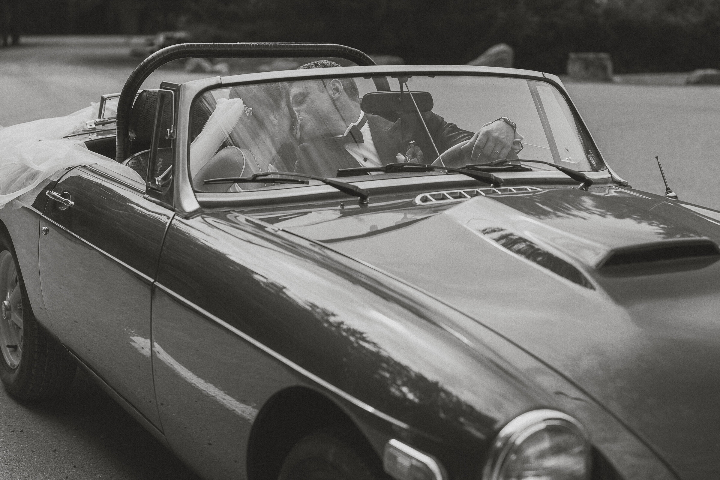 R&H-wedding-caleb-pike-victoria-bc-latitude 49 photography-couples portraits-4901987B&W