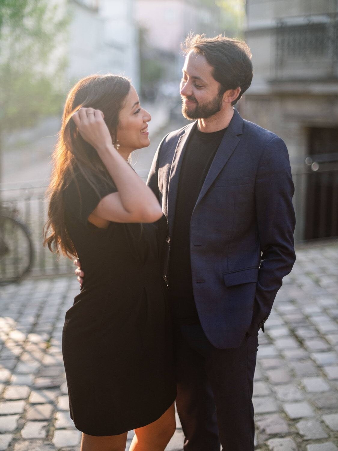 Engagement-session-paris-couple-wedding-photographer-montmartre-18