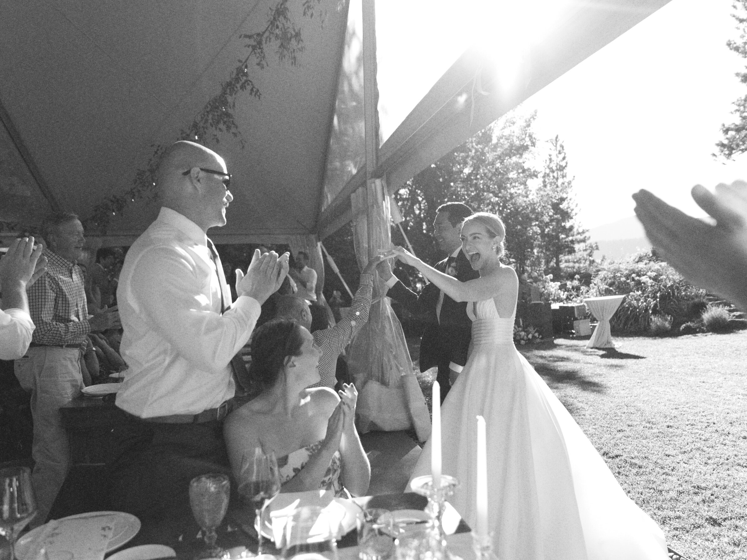 weddings-at-the-griffin-house-hood-river-oregon-by-the-tenneys-photographers-09