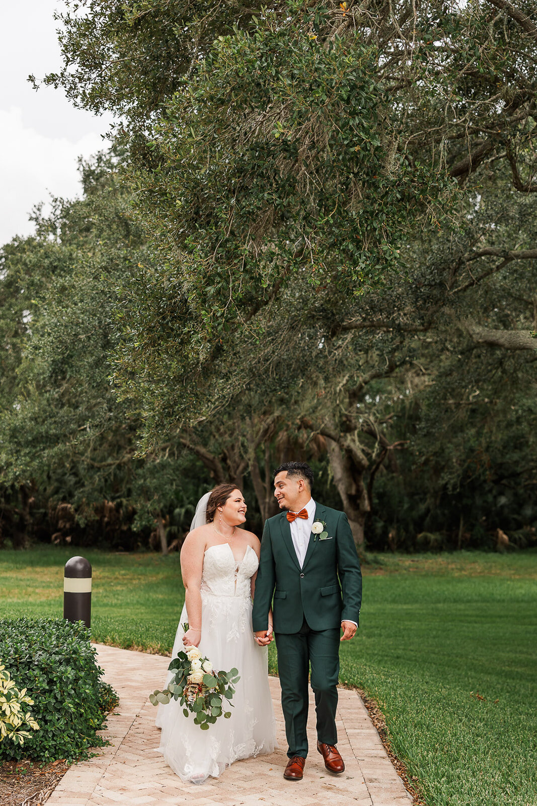 Bride and Groom in Florida summer wedding