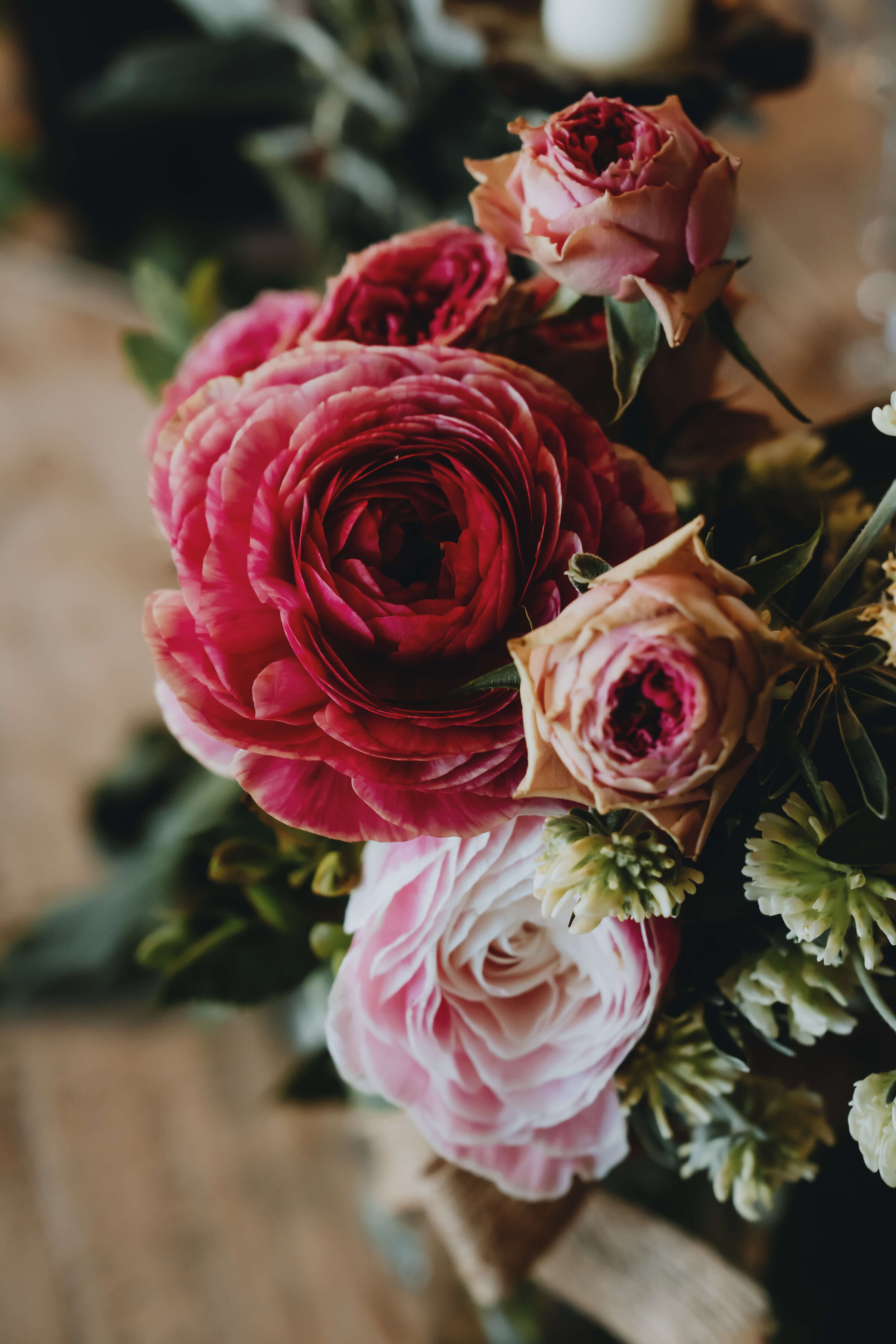 colourful-wedding-flower-arrangement