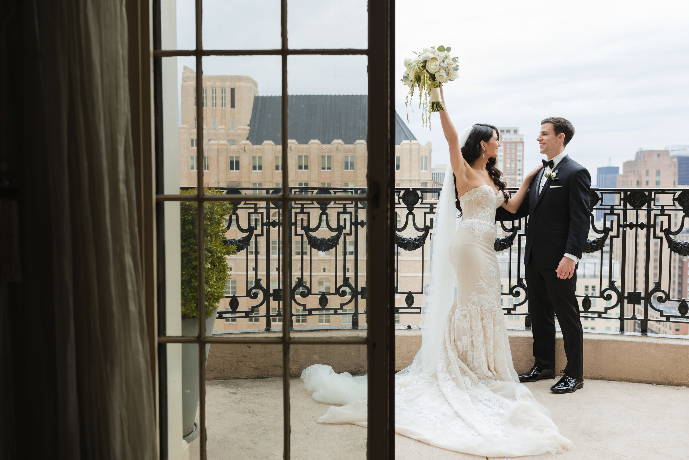 xix-bellevue-cescaphe-wedding-first-look