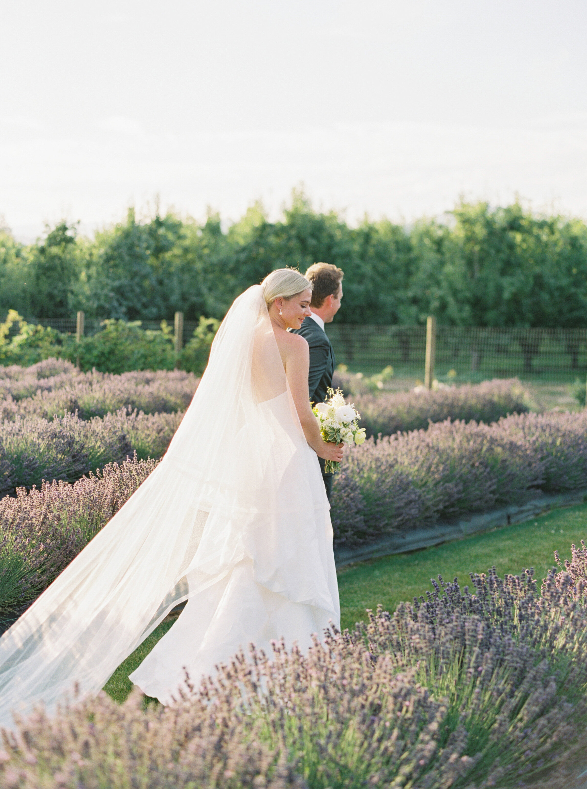 weddings-at-the-orchard-hood-river-oregon-wedding-photographers-the-tenneys-6