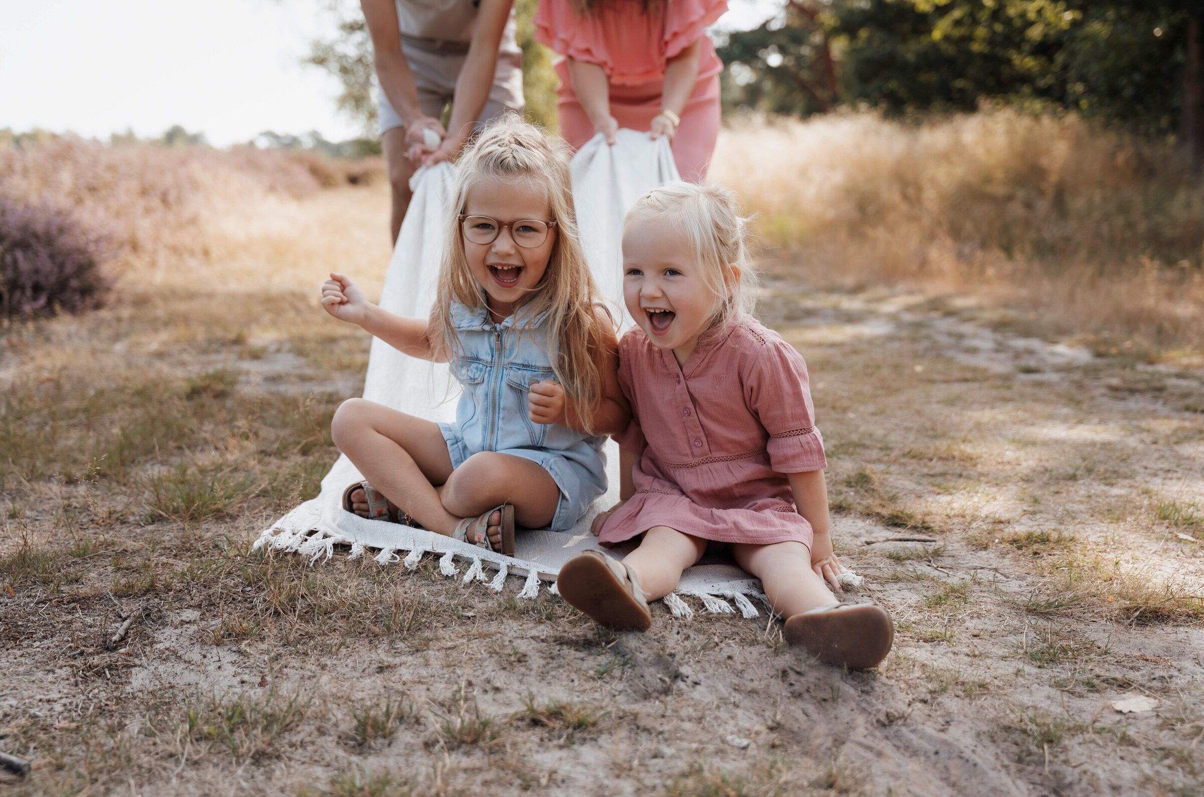 gezinsfotograaf roermond, gezinsfotograaf leudal, gezinsfotograaf haelen, gezinsfotografie limburg, gezinsfotograaf limburg, gezinsshoot leudal, gezinsshoot roermond, gezinsshoot haelen, gezinsfotograaf limburg, gezinsfotograaf brabant, spontane gezinsfoto's, spontane foto's met kinderen, spontane fotografie, gezinsfotograaf