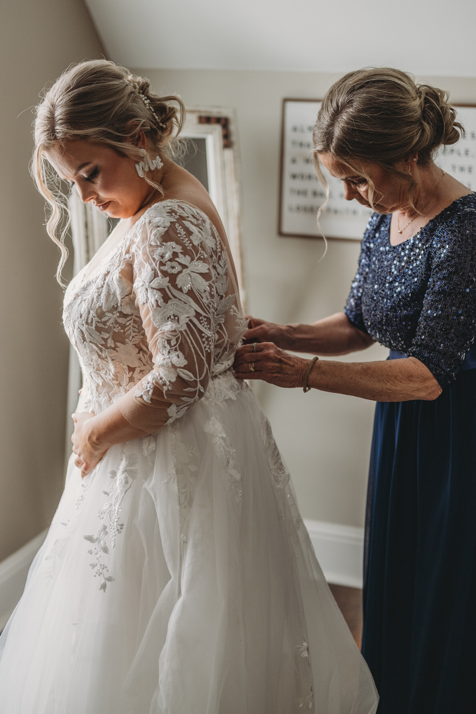 bride-getting-ready-with-mom