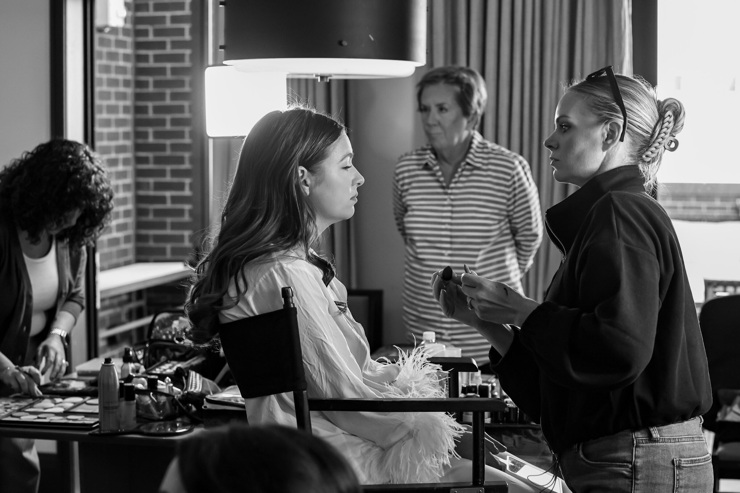 Detroit bride getting ready in her suite. Kai Davis Photography