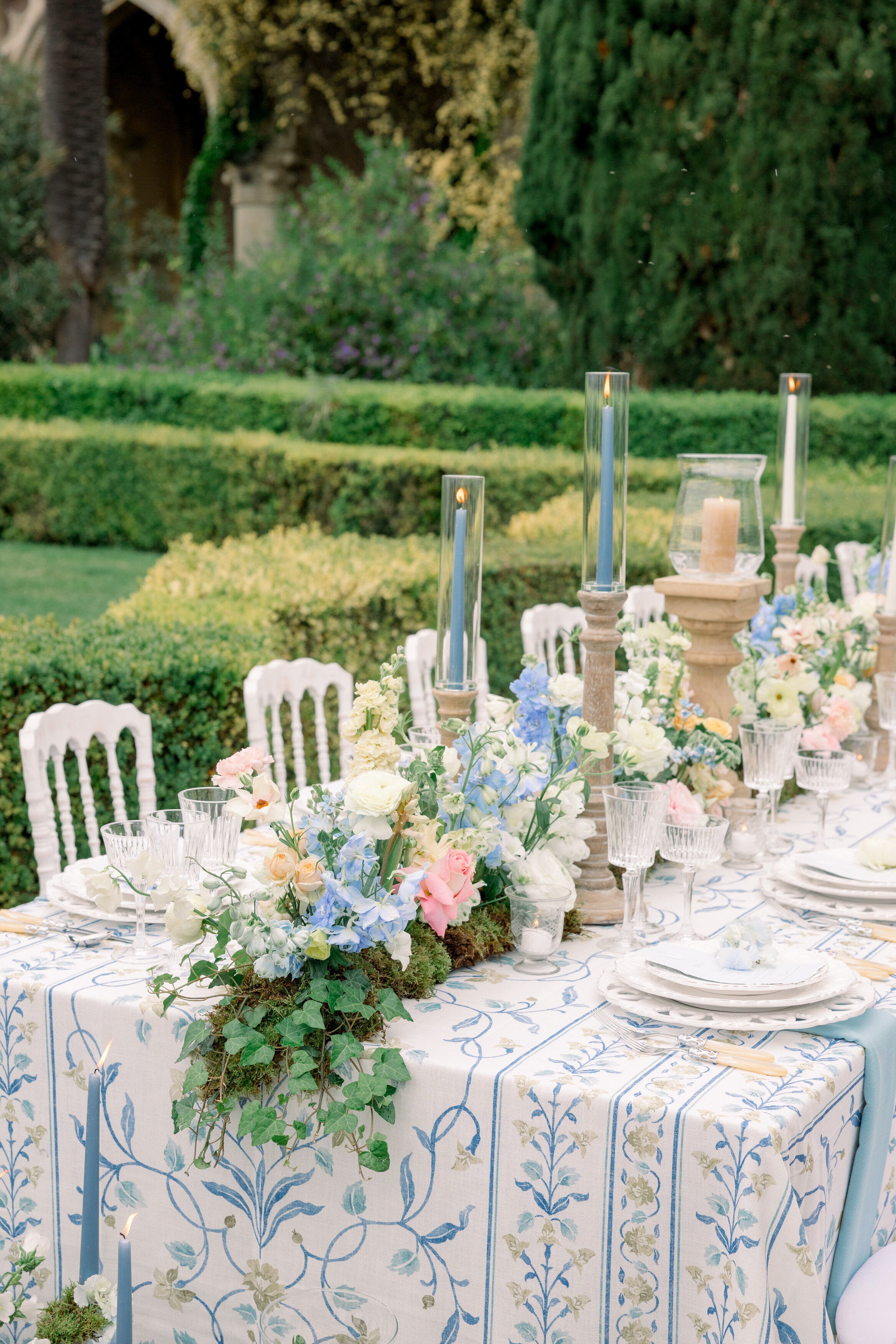 Wedding and Elopement Photographer, nice blue themed wedding table setting