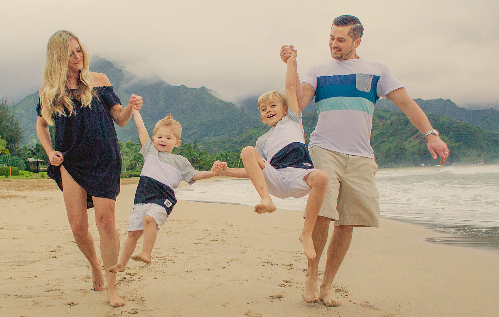 family-vacation-kauai-beautiful-portraits