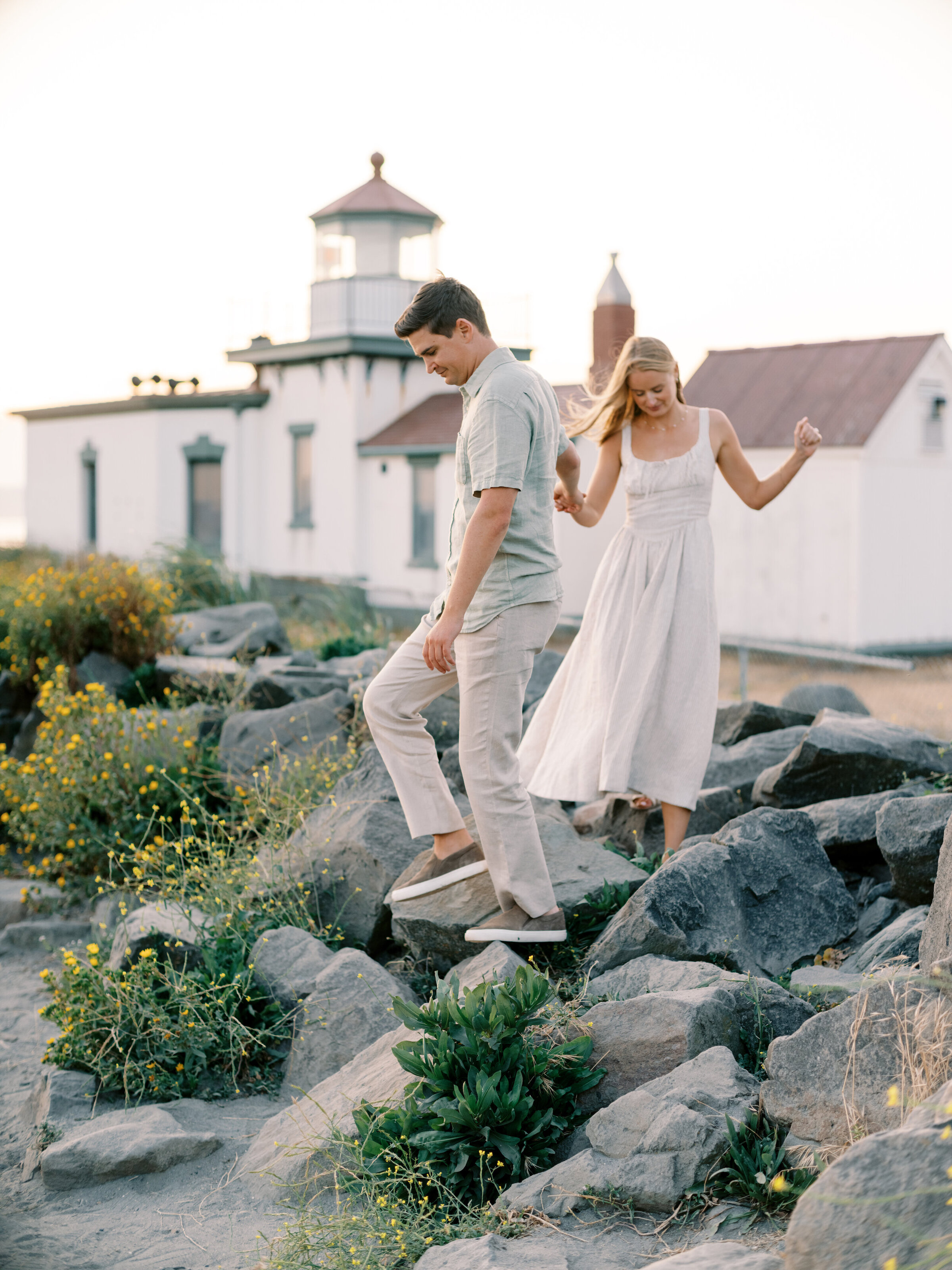 discovery-park-lighthouse-engagement-photos