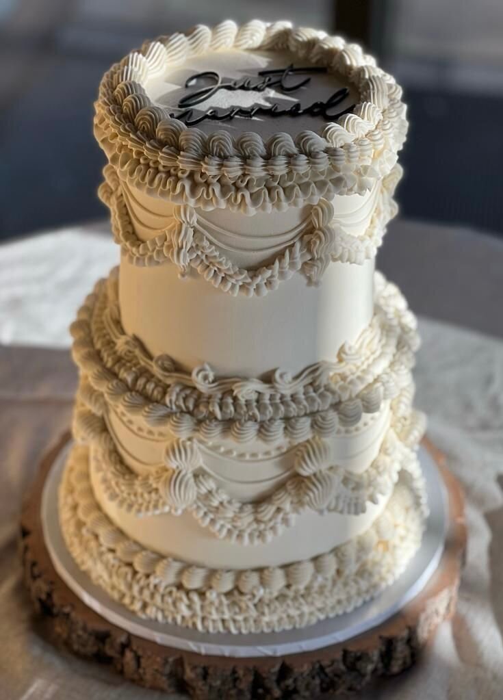 Elegant white wedding cake with textured finish – Cambridgeshire wedding cakes in cambridgeshire