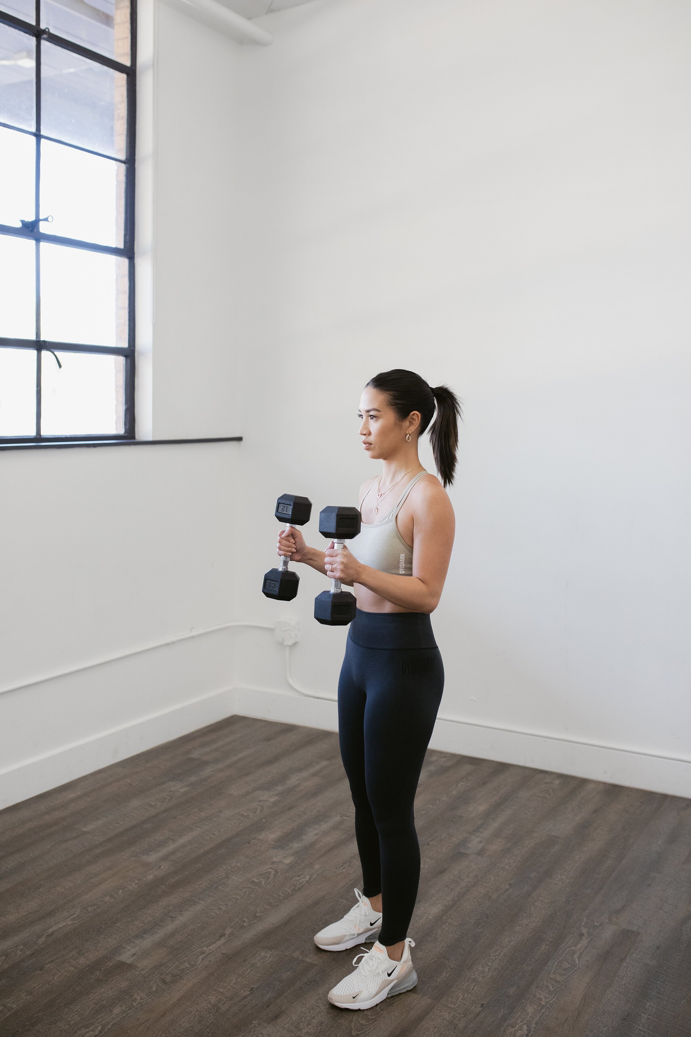 woman lifting weights to demonstrate form